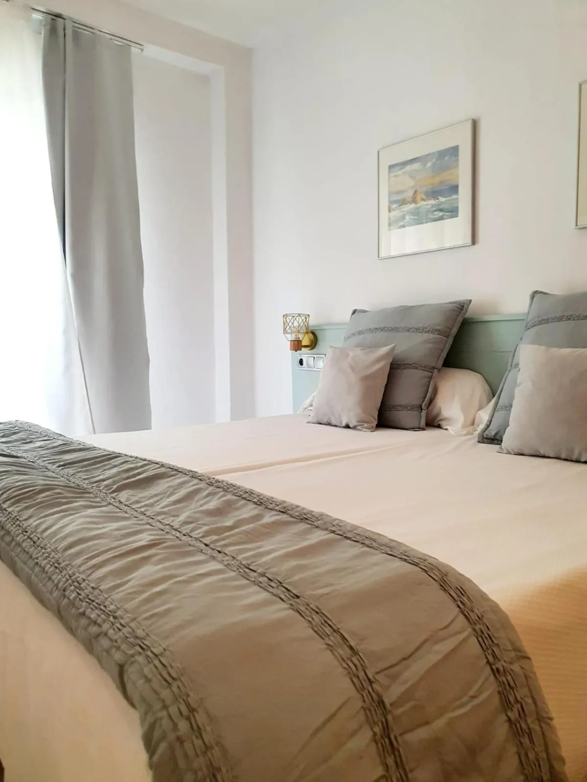 Bed in Fleming Center by Punta 25 Hotels Group