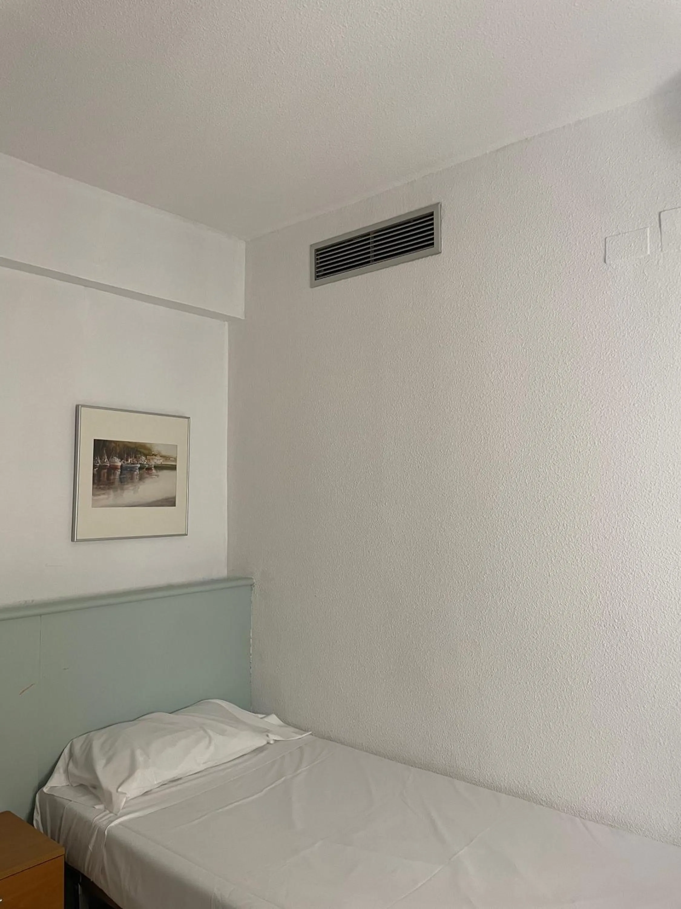 Bed in Fleming Center by Punta 25 Hotels Group