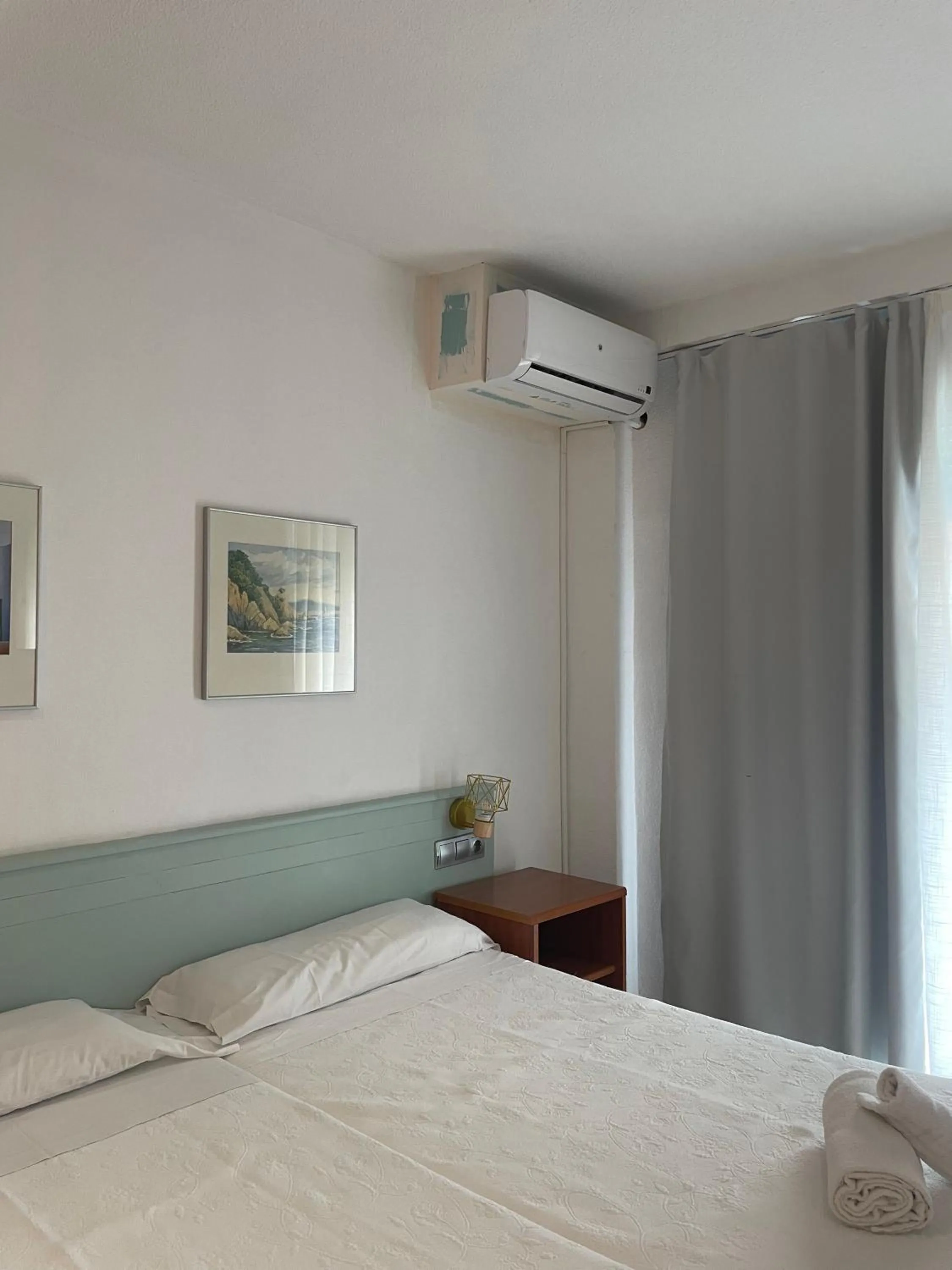 Bed in Fleming Center by Punta 25 Hotels Group