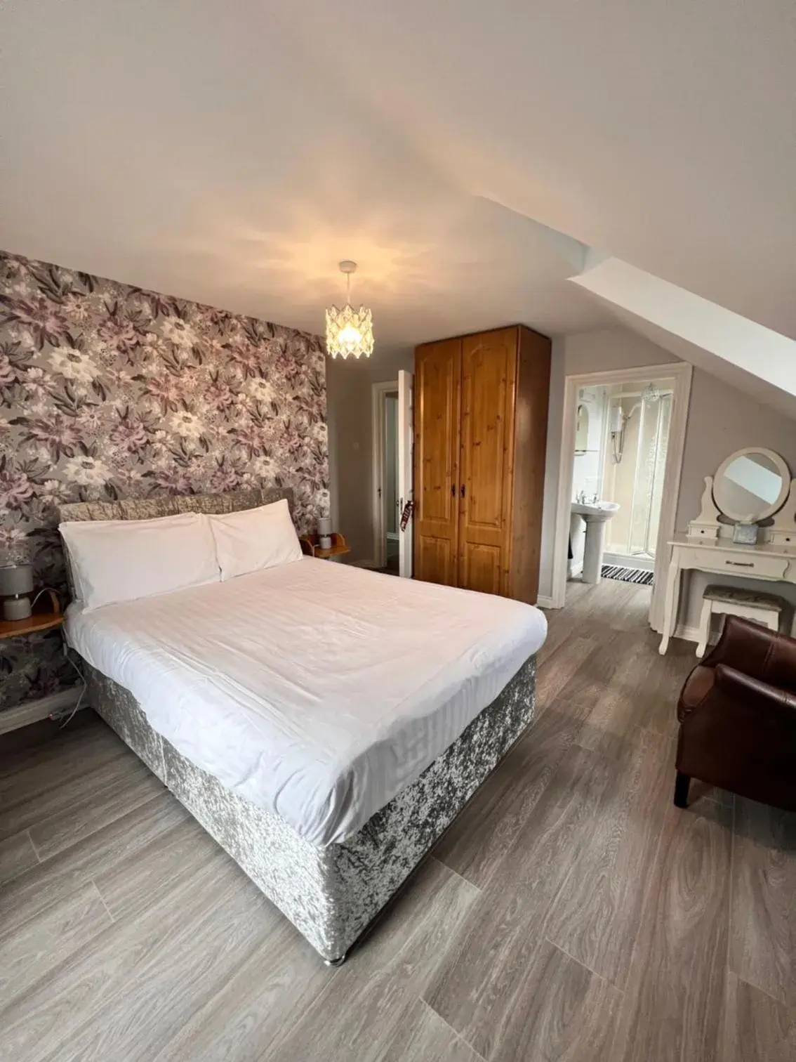 Deluxe Double Room - single occupancy in Fiddlestone Bar and B&B Deluxe Double Room - single occupancy in Fiddlestone Bar and B&B