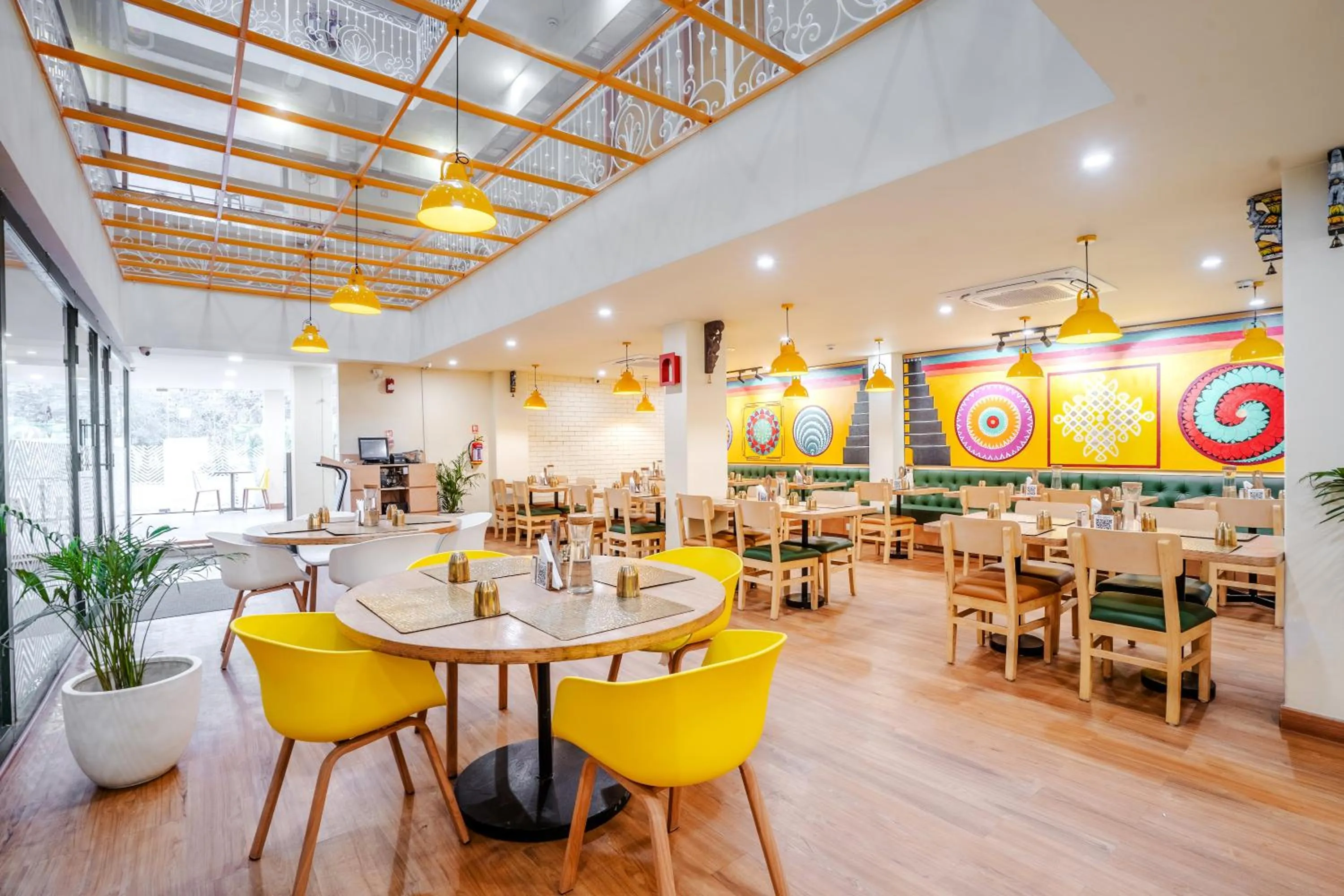 Restaurant/places to eat in Bloom Hotel - Medicity Gurugram