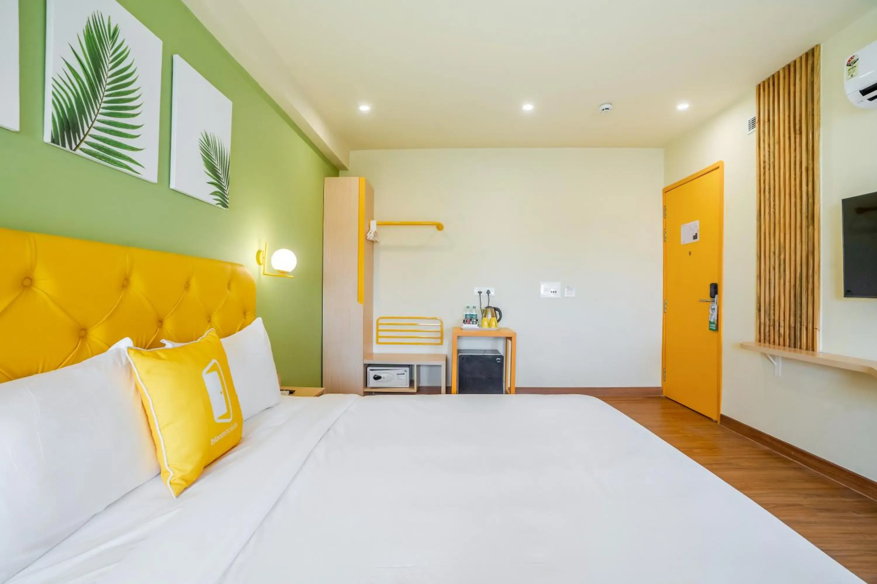 Photo of the whole room, Bed in Bloom Hotel - Medicity Gurugram Photo of the whole room, Bed in Bloom Hotel - Medicity Gurugram