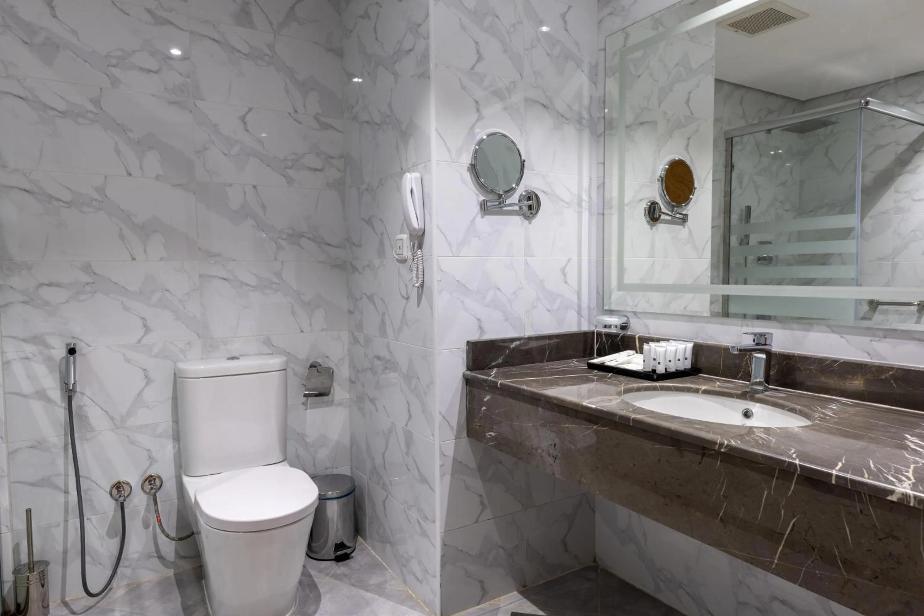 Toilet in TIME Ruba Hotel & Suites