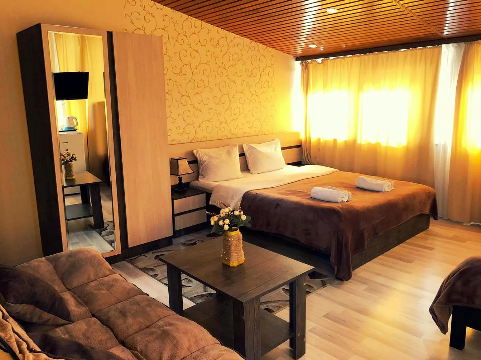 Luxury Triple Room in Bonus Hotel