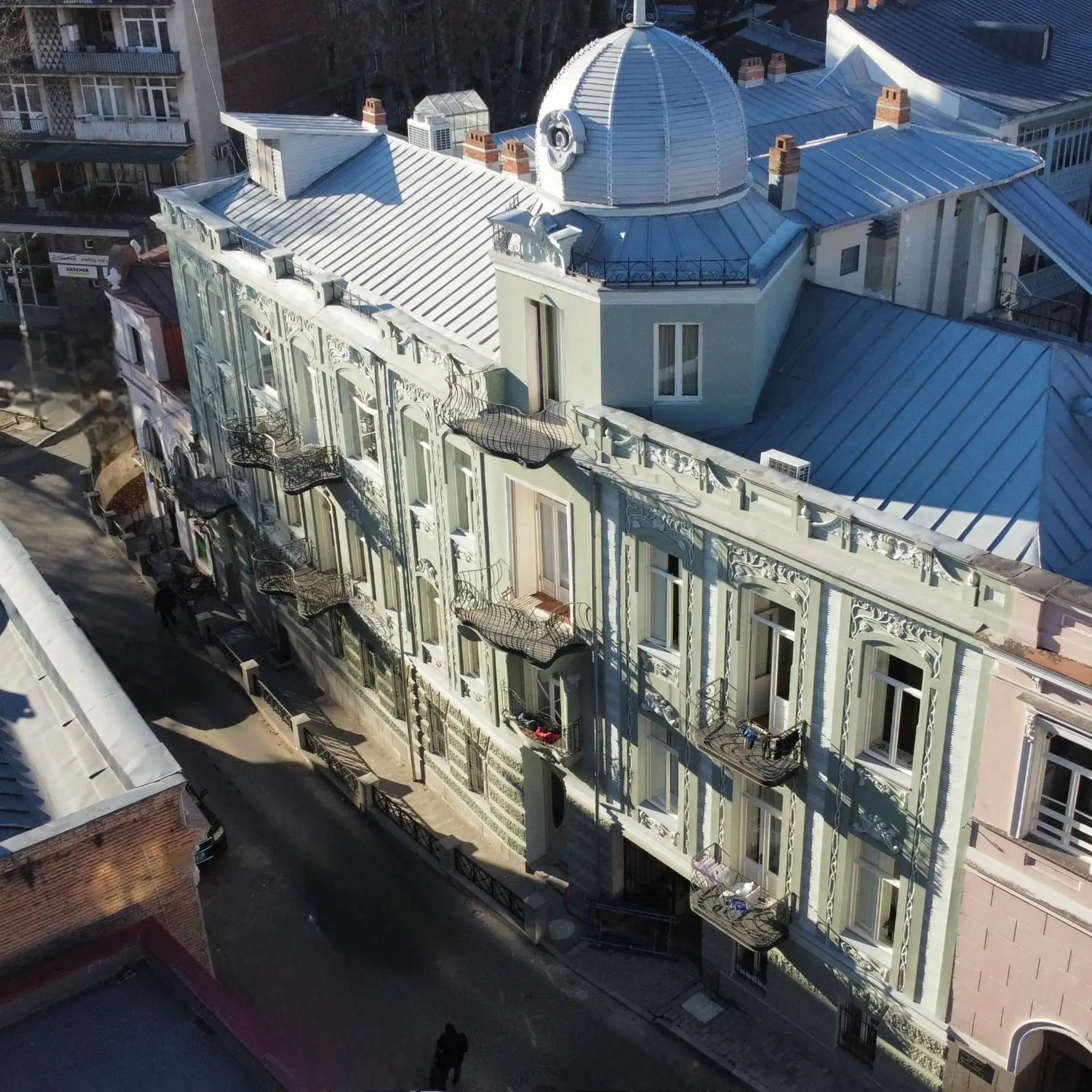 Art Nova 10 COMPACT Art Nova 10 COMPACT