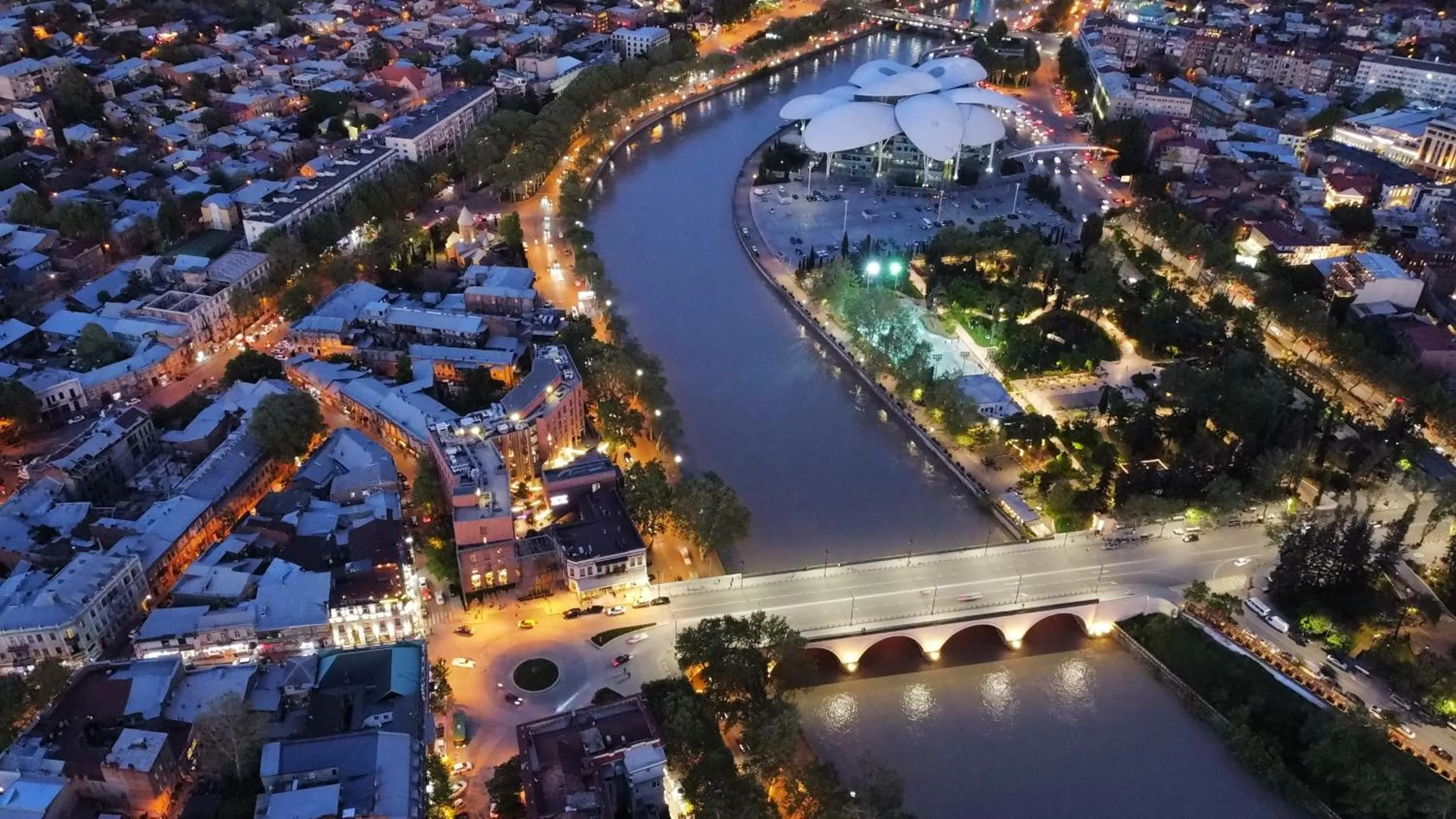 Night in Art Nova 10 COMPACT