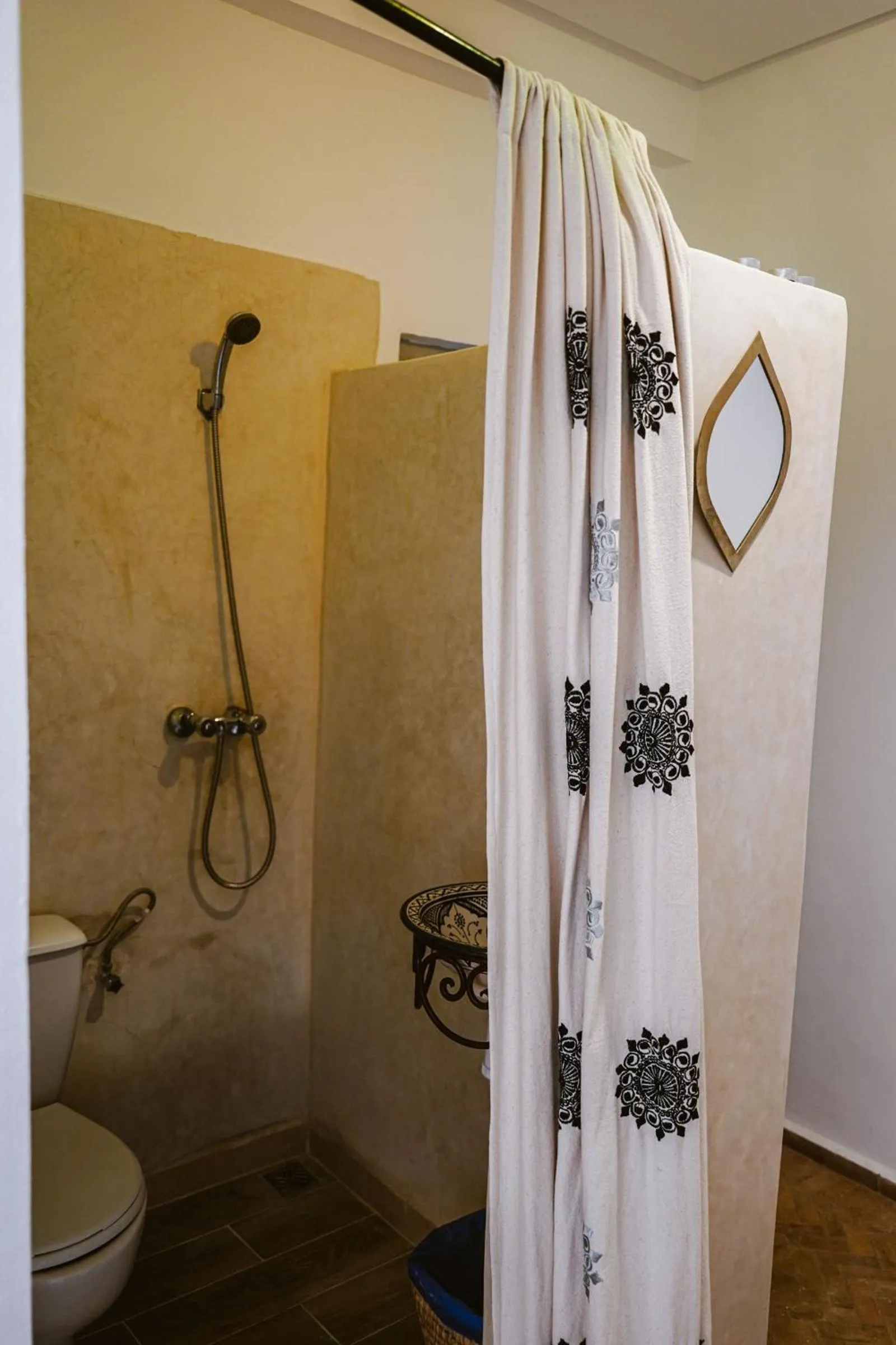 Shower in MojaSurf - Surf & Triathlon Camp