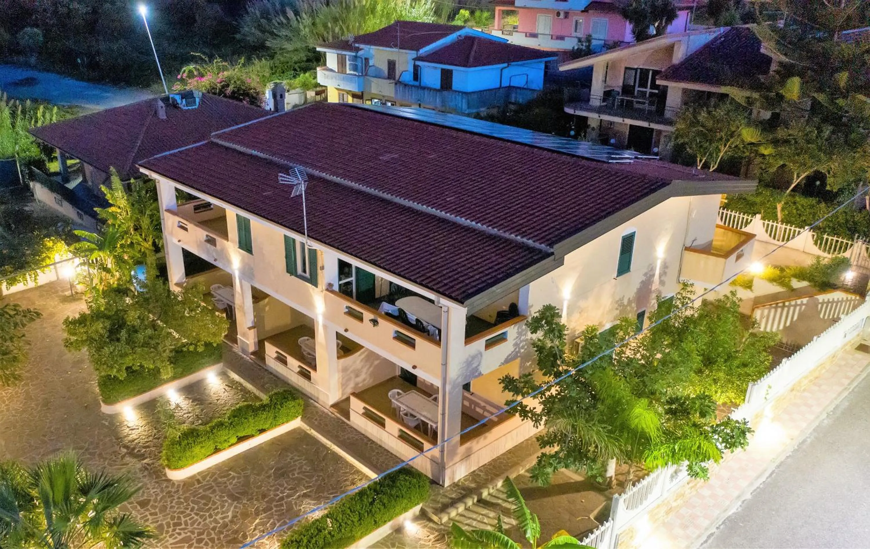 Garden view in Villa Paglianiti - Your FAMILY Residence!