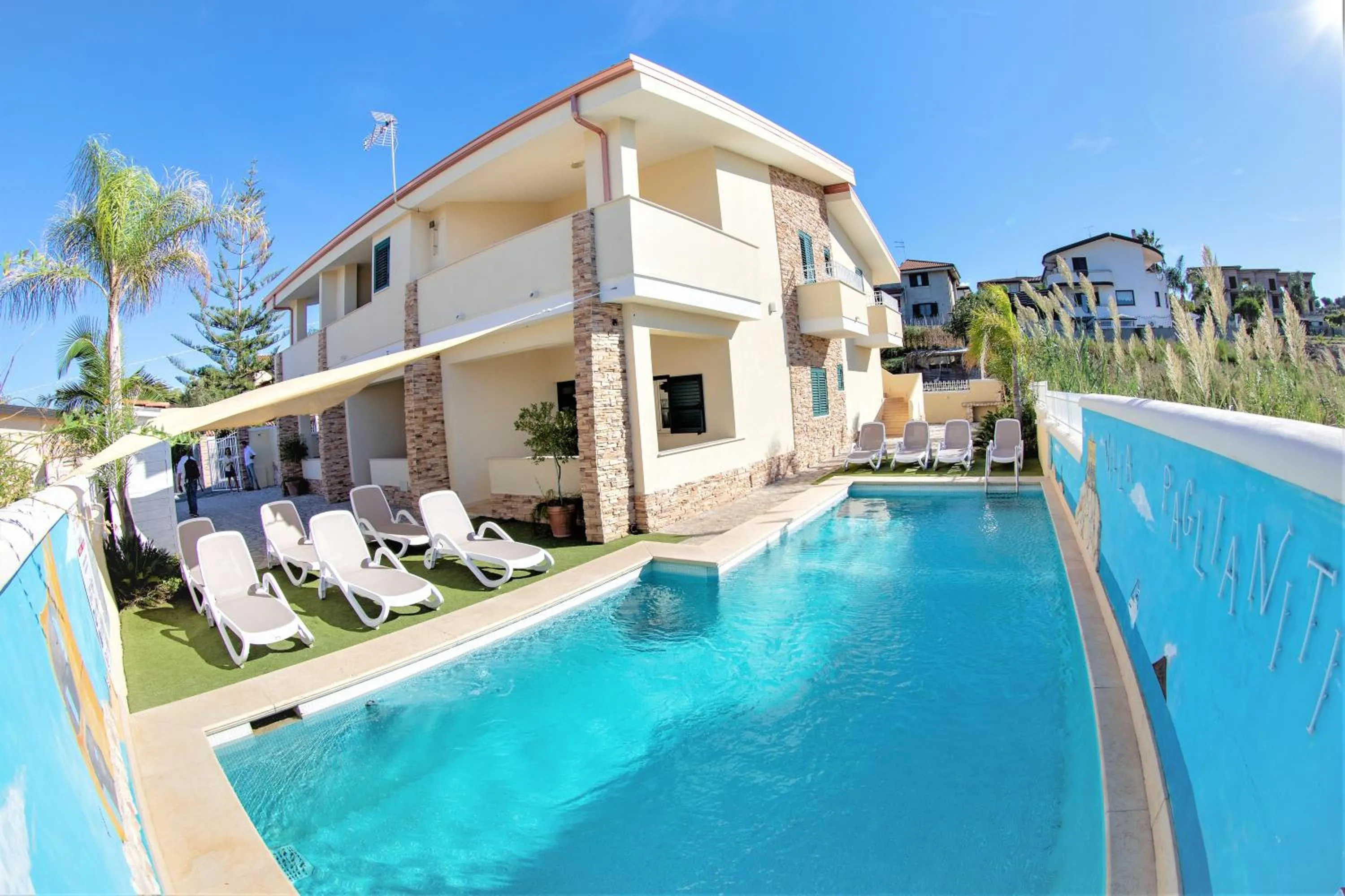 Swimming pool in Villa Paglianiti - Your FAMILY Residence!