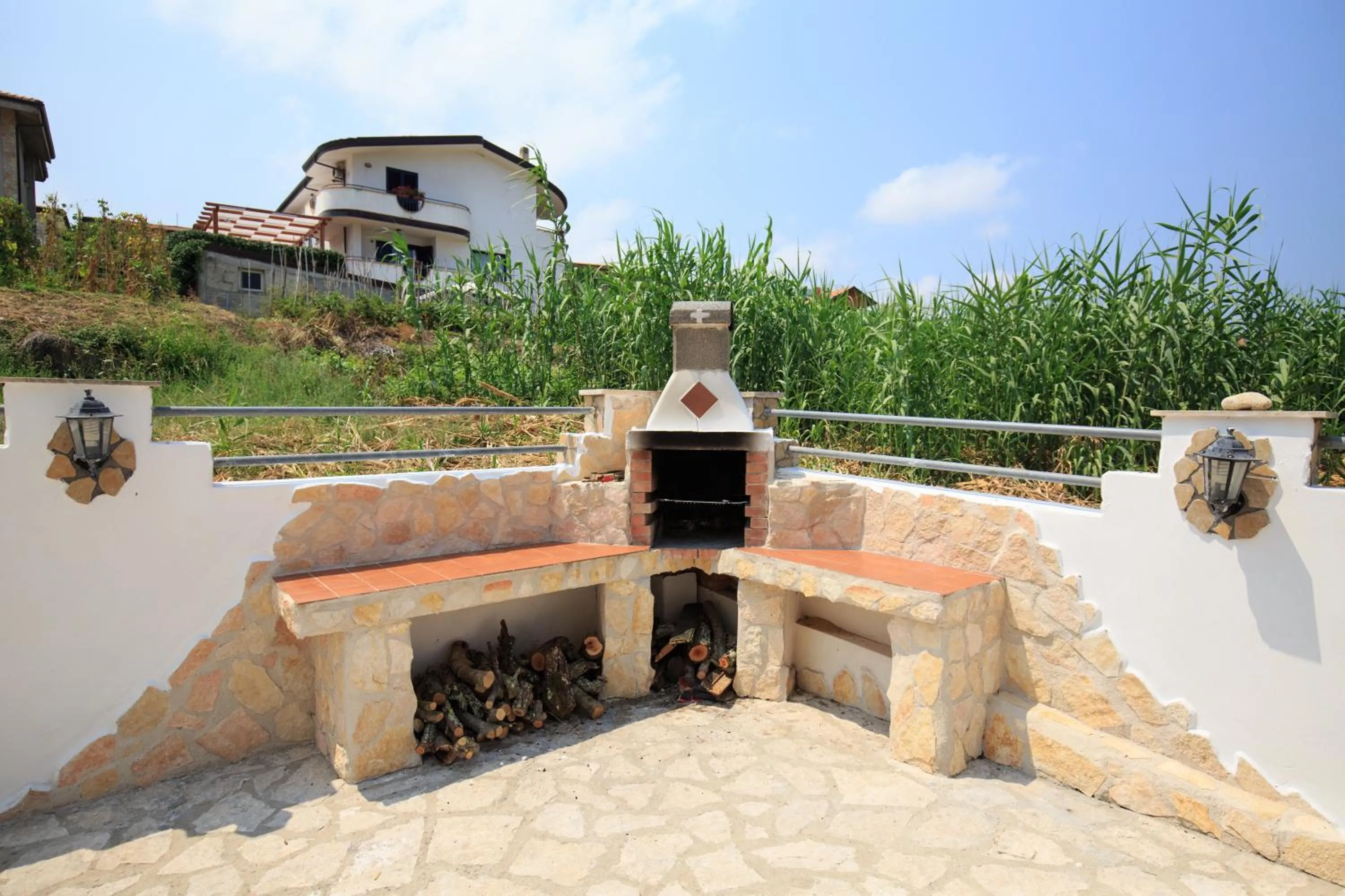BBQ facilities in Villa Paglianiti - Your FAMILY Residence!
