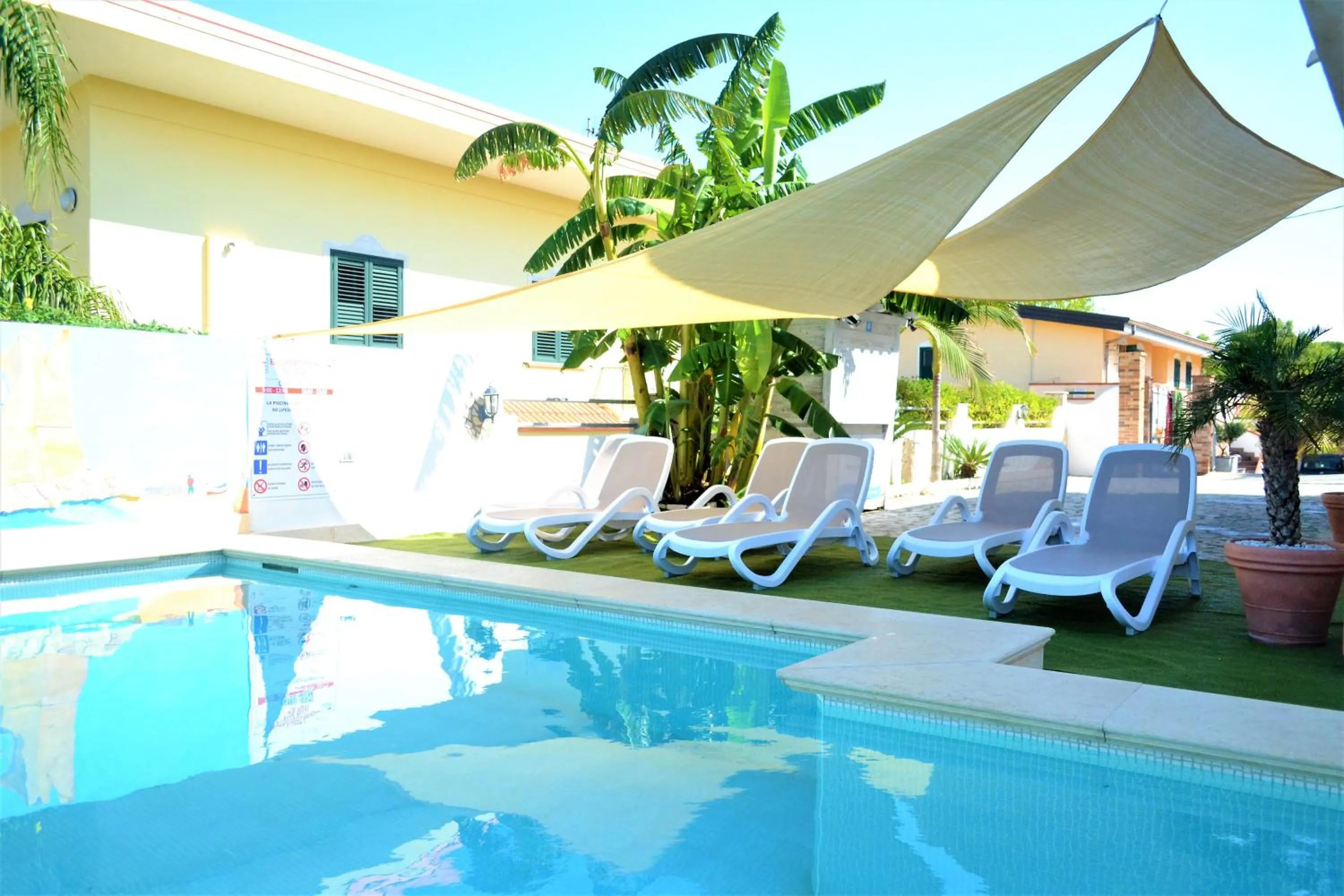Swimming pool in Villa Paglianiti - Your FAMILY Residence!