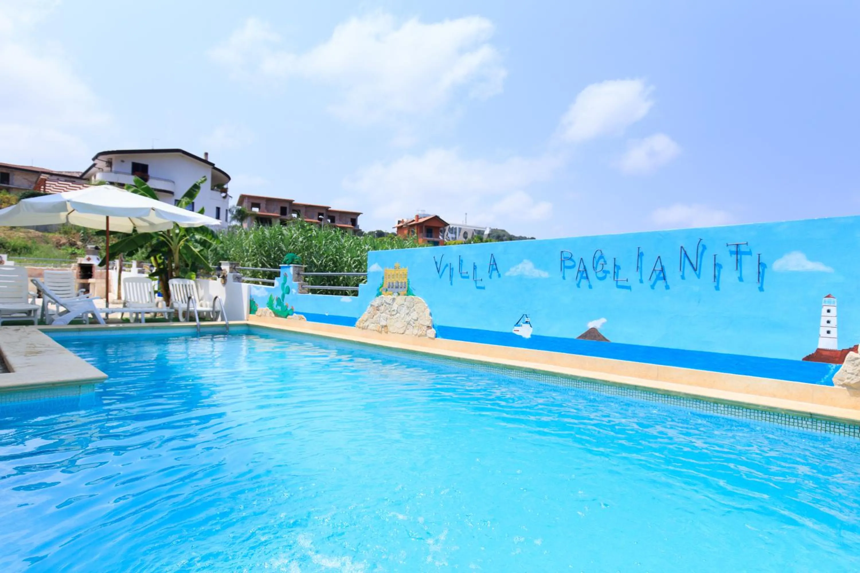 Swimming pool in Villa Paglianiti - Your FAMILY Residence!
