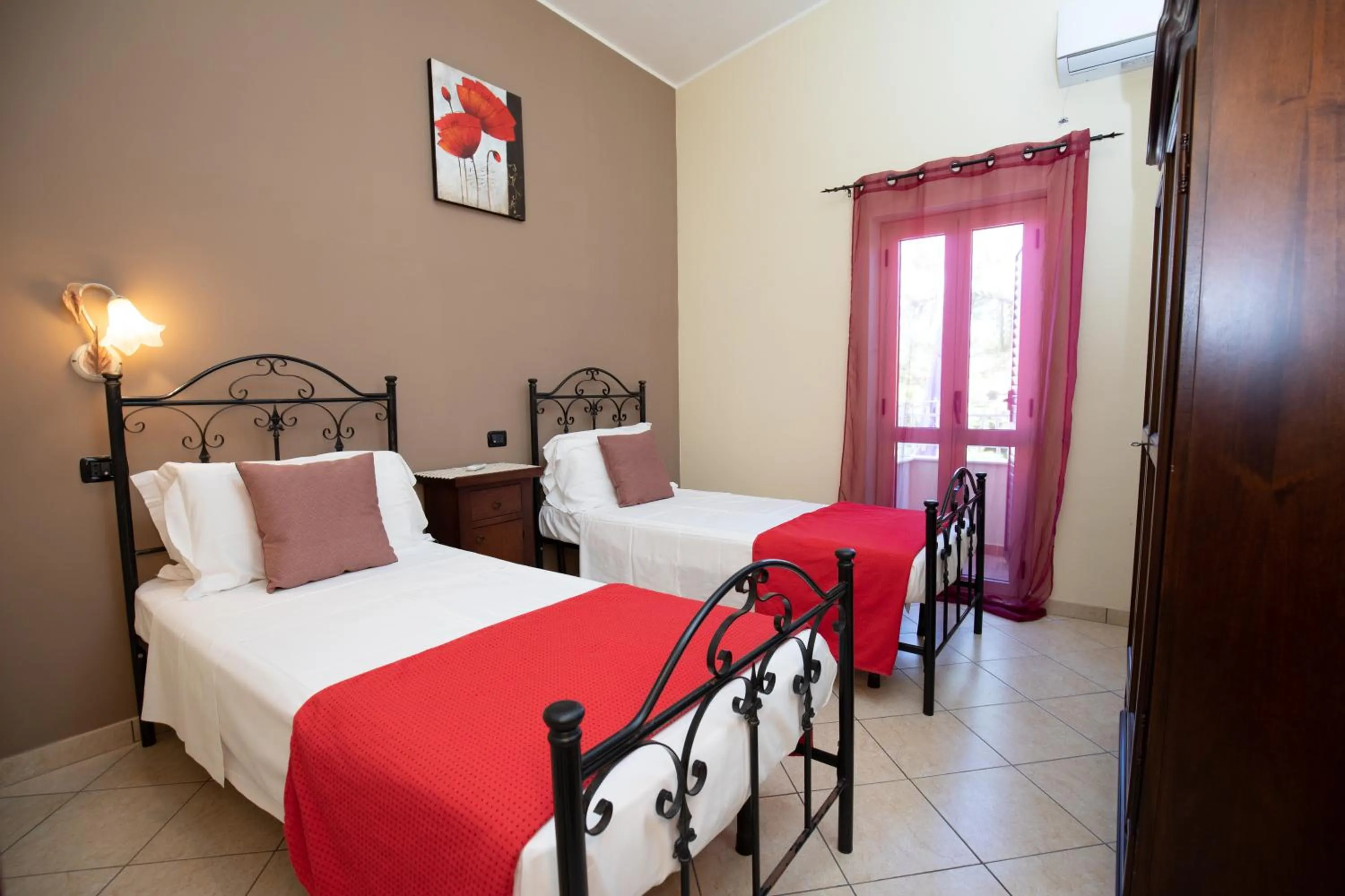 Bedroom, Bed in Villa Paglianiti - Your FAMILY Residence!