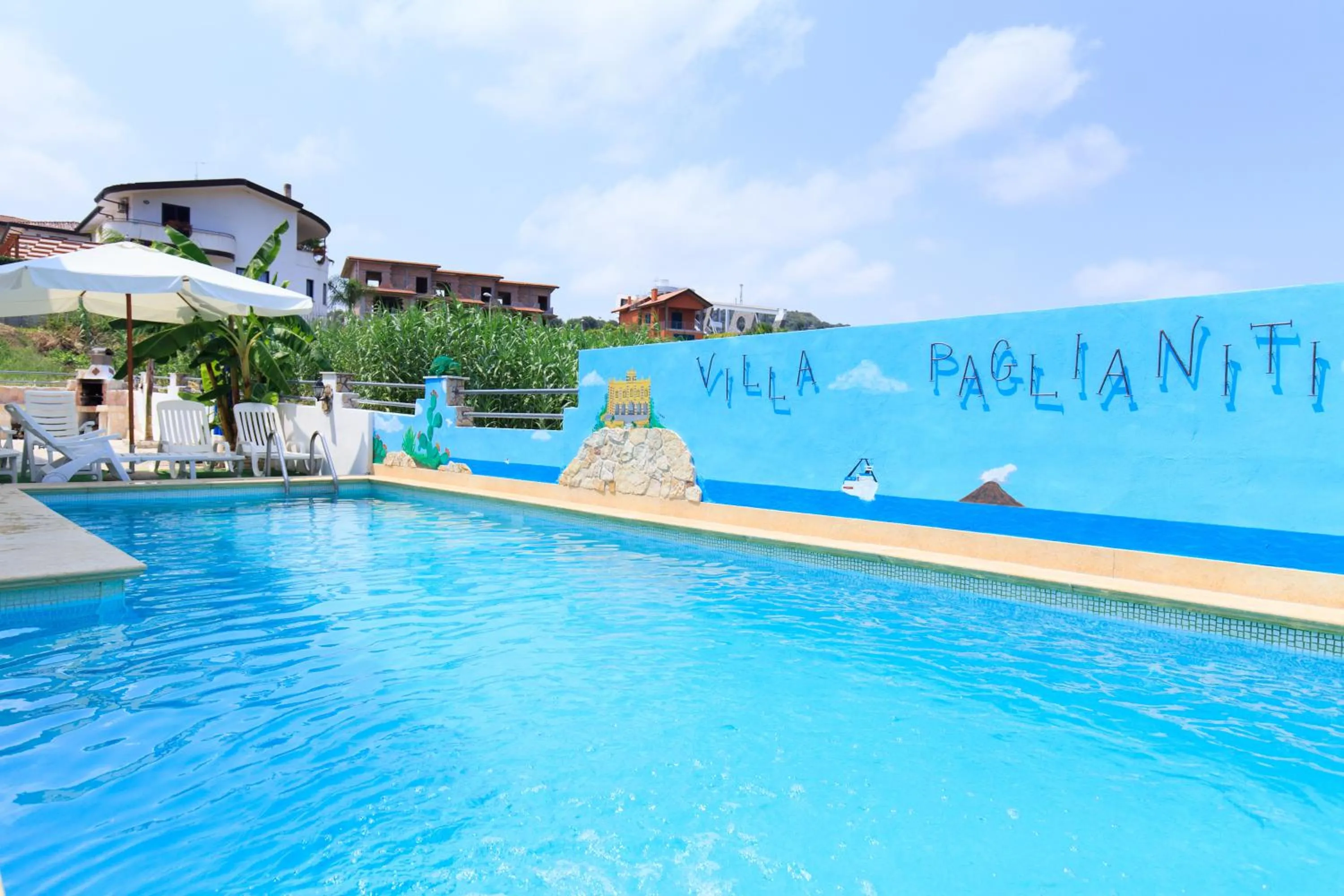 Swimming pool in Villa Paglianiti - Your FAMILY Residence!