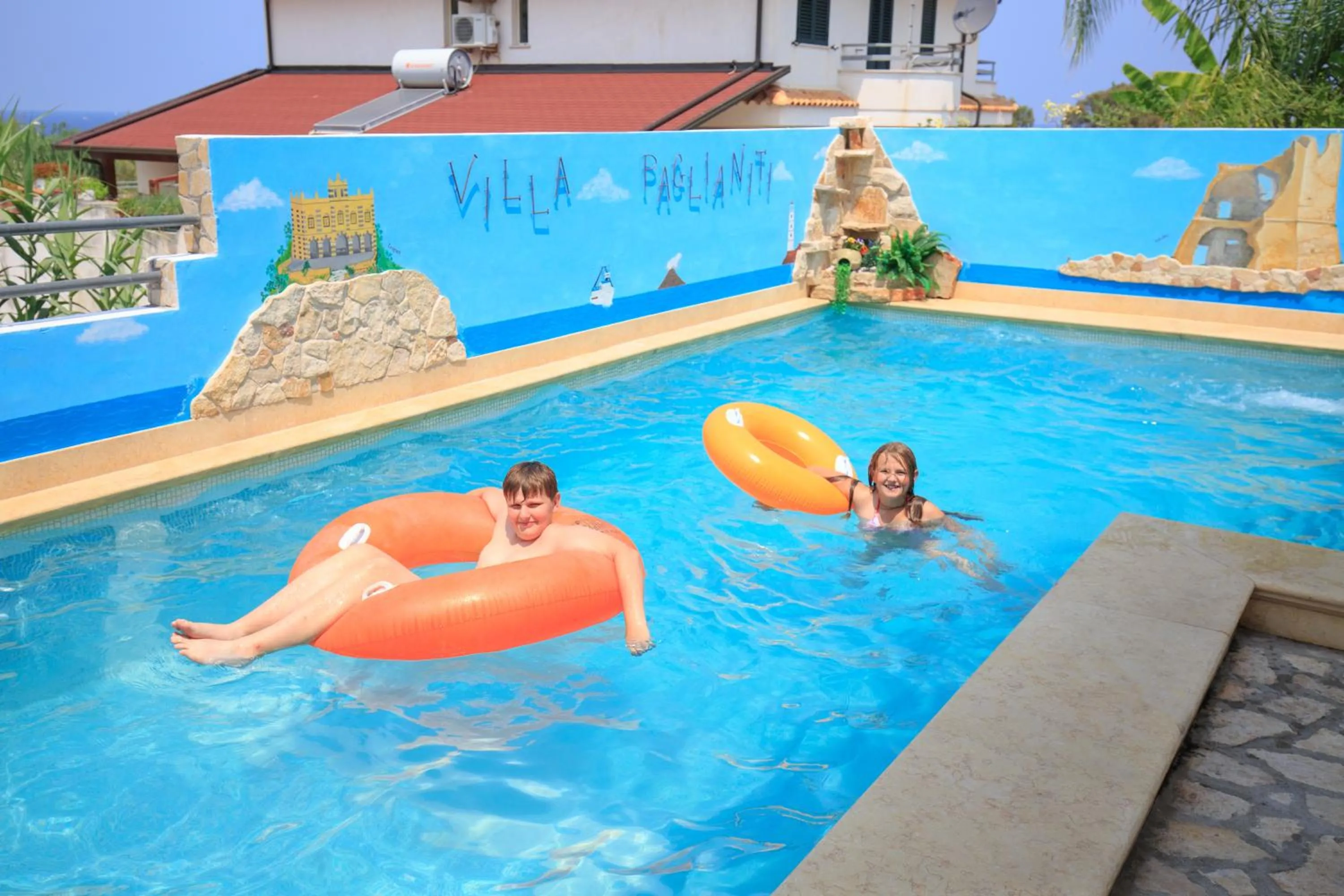 Swimming pool in Villa Paglianiti - Your FAMILY Residence!