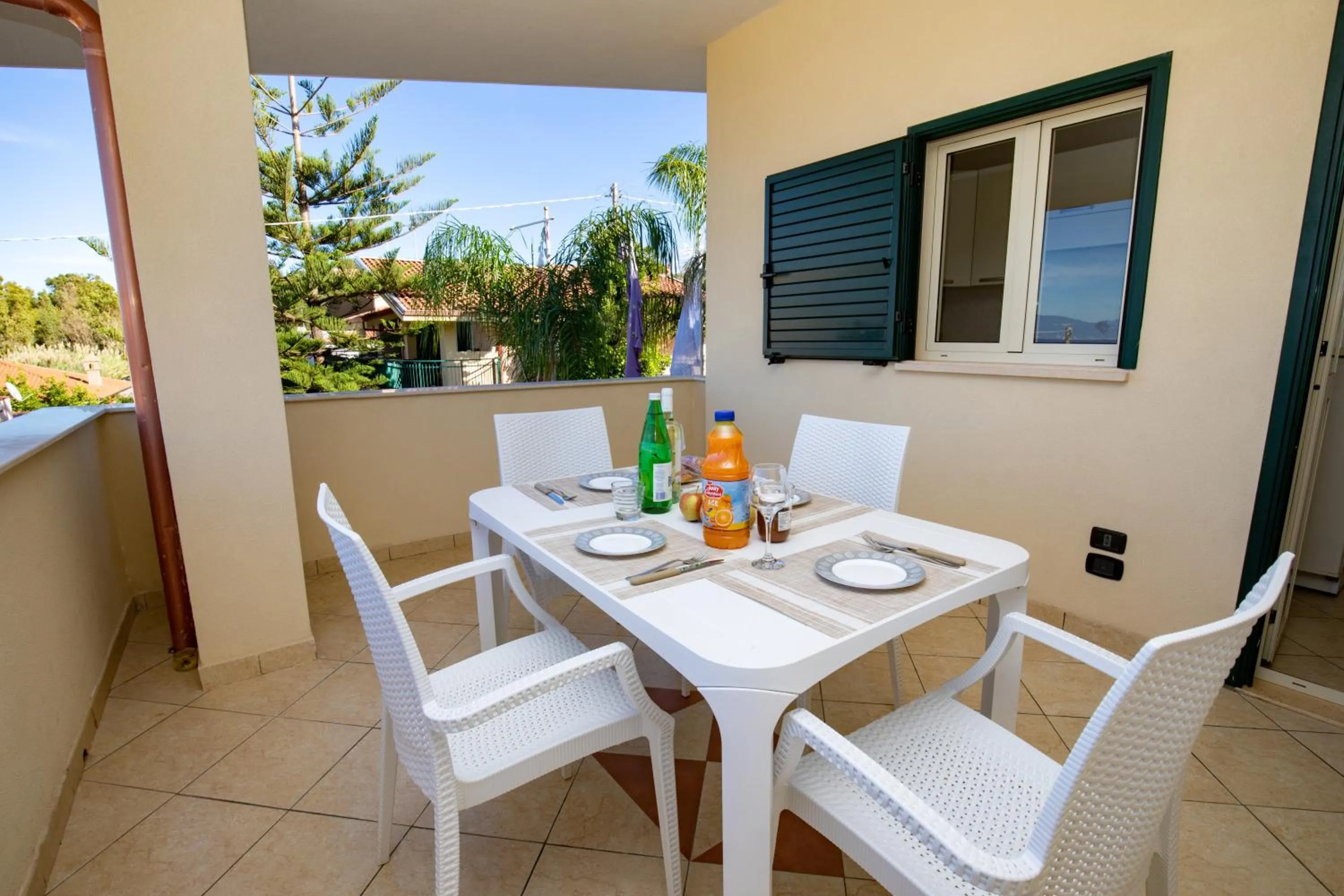 Patio in Villa Paglianiti - Your FAMILY Residence!