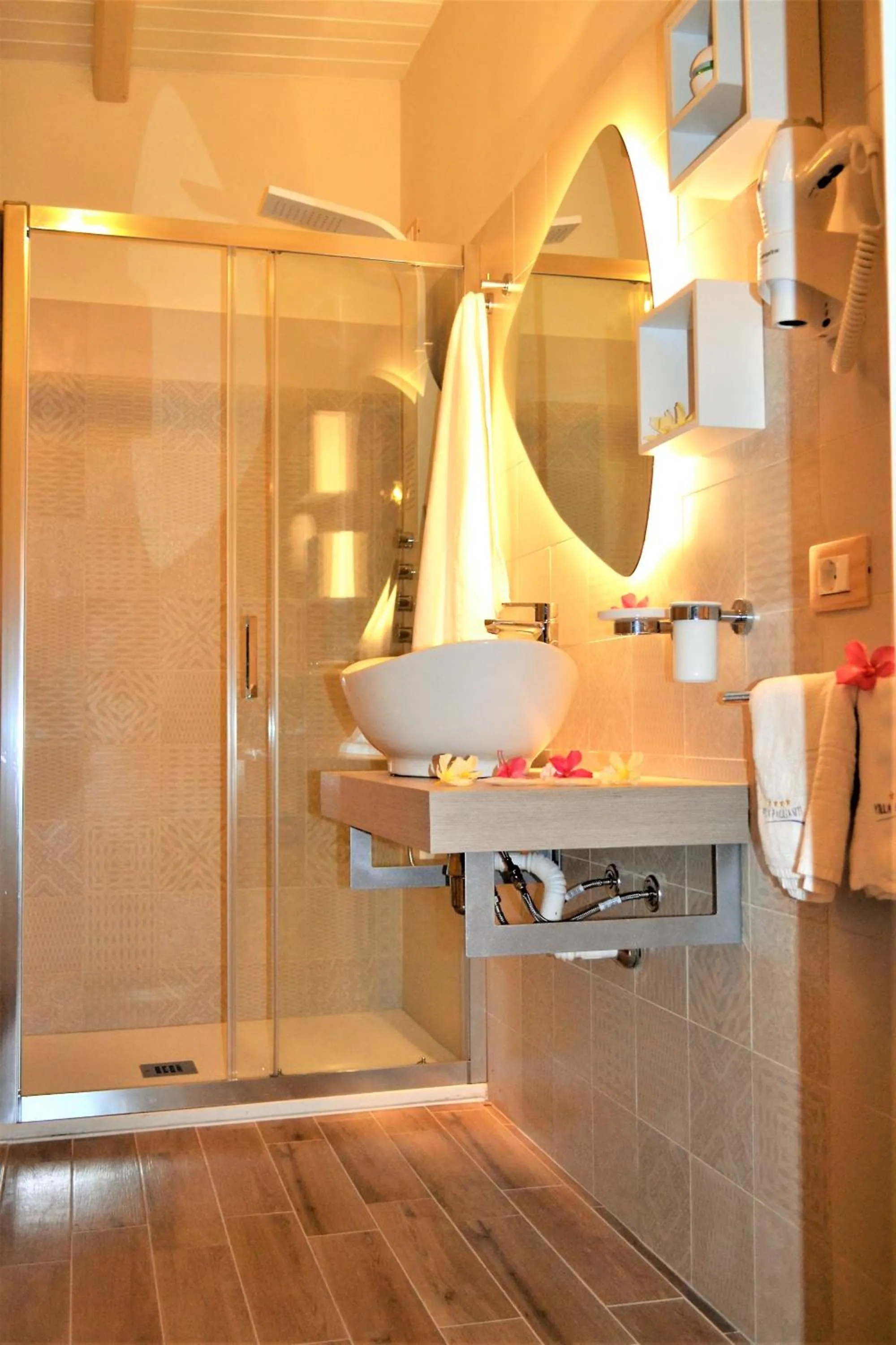 Shower in Villa Paglianiti - Your FAMILY Residence!