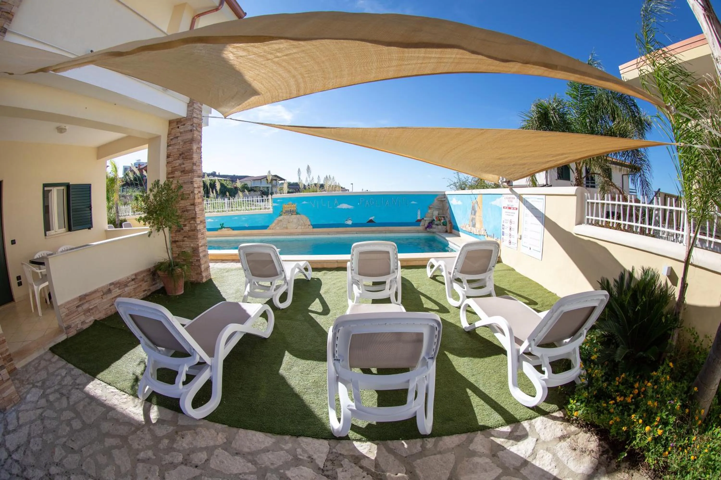 Garden in Villa Paglianiti - Your FAMILY Residence!
