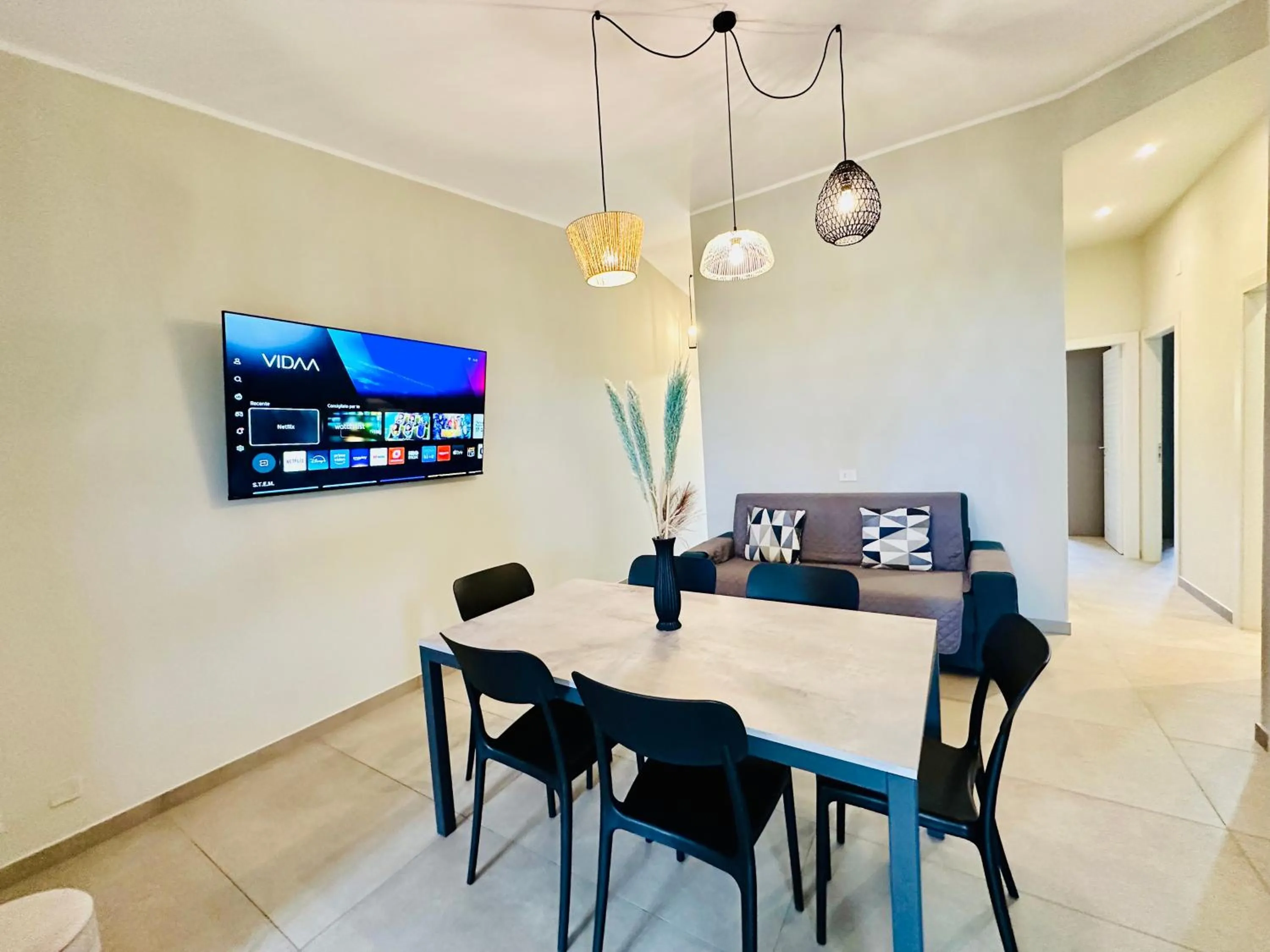Communal lounge/ TV room in Villa Paglianiti - Your FAMILY Residence!