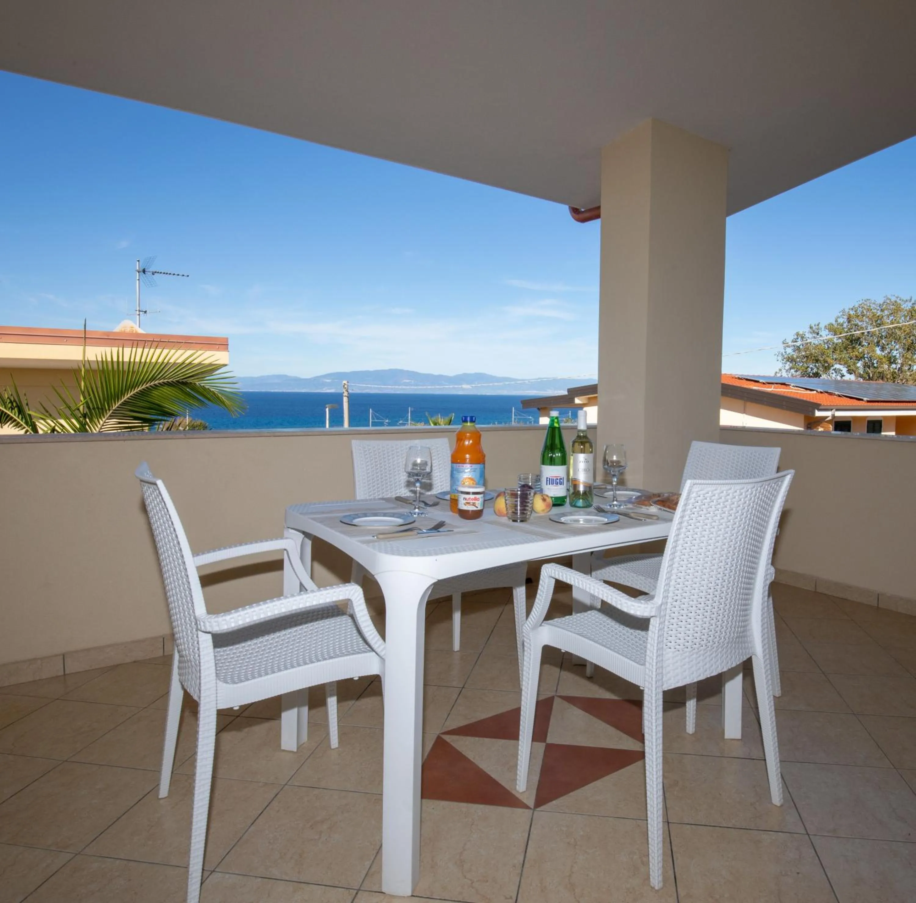 Sea view in Villa Paglianiti - Your FAMILY Residence!