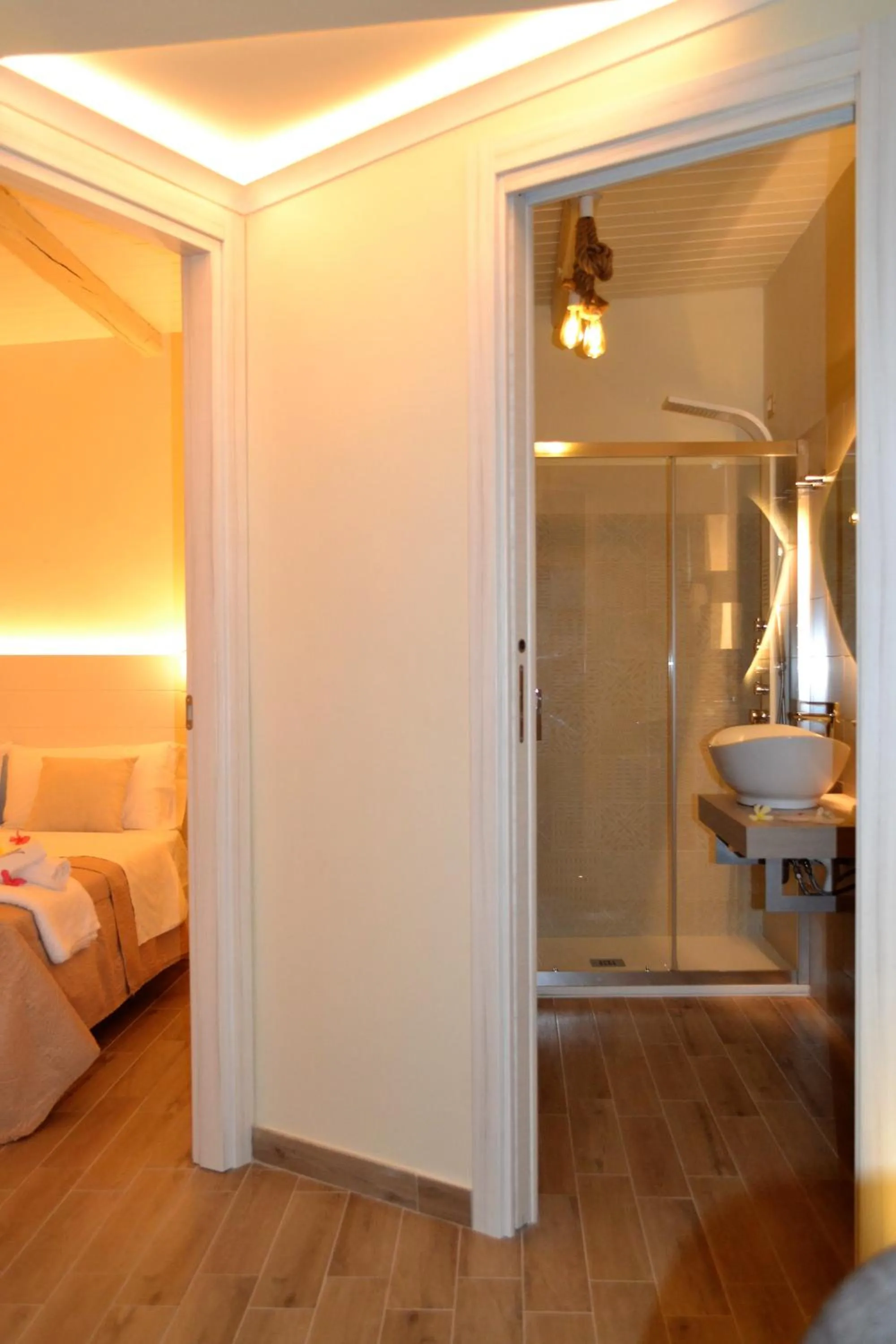 Seating area, Bed in Villa Paglianiti - Your FAMILY Residence!