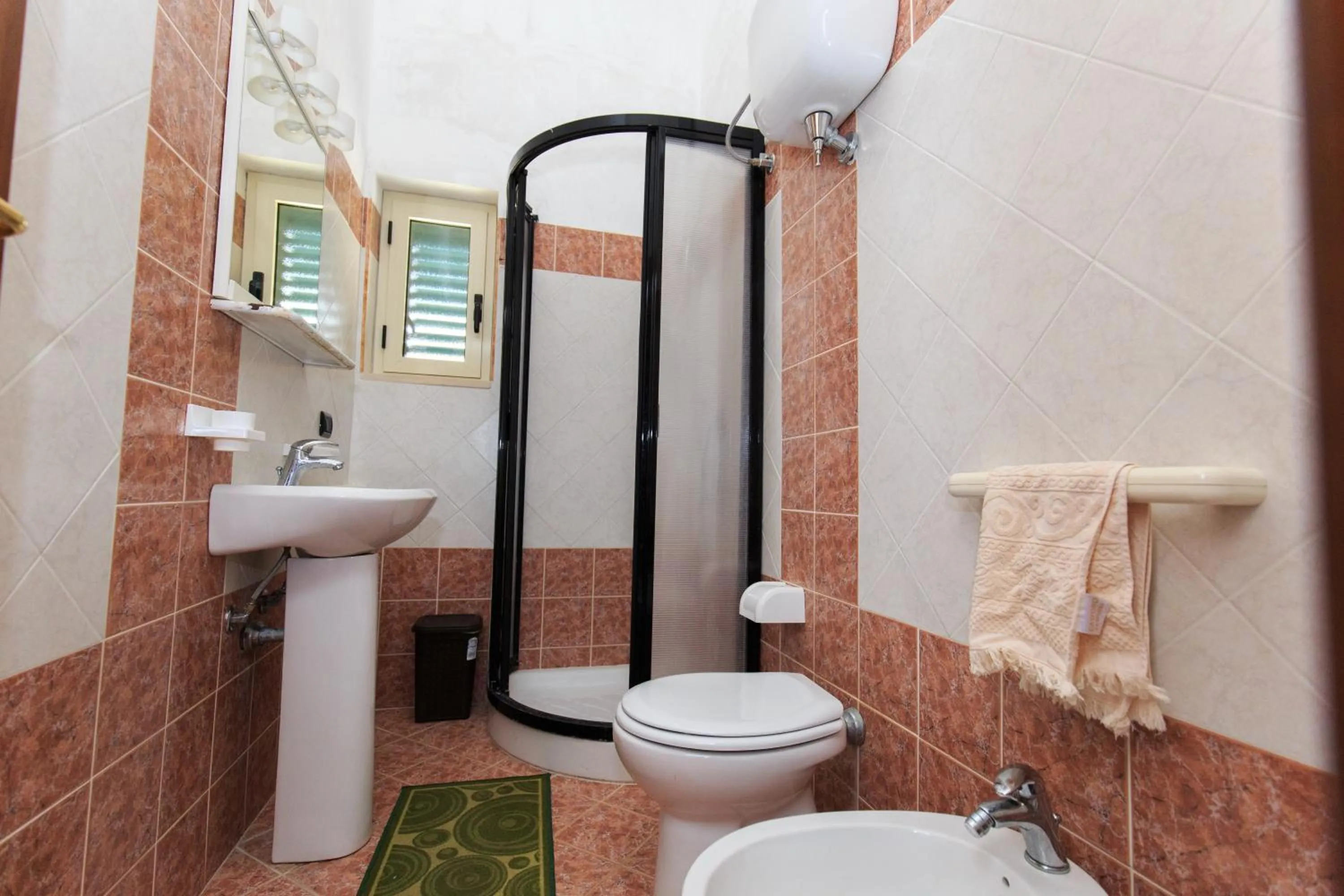 Bathroom in Villa Paglianiti - Your FAMILY Residence!