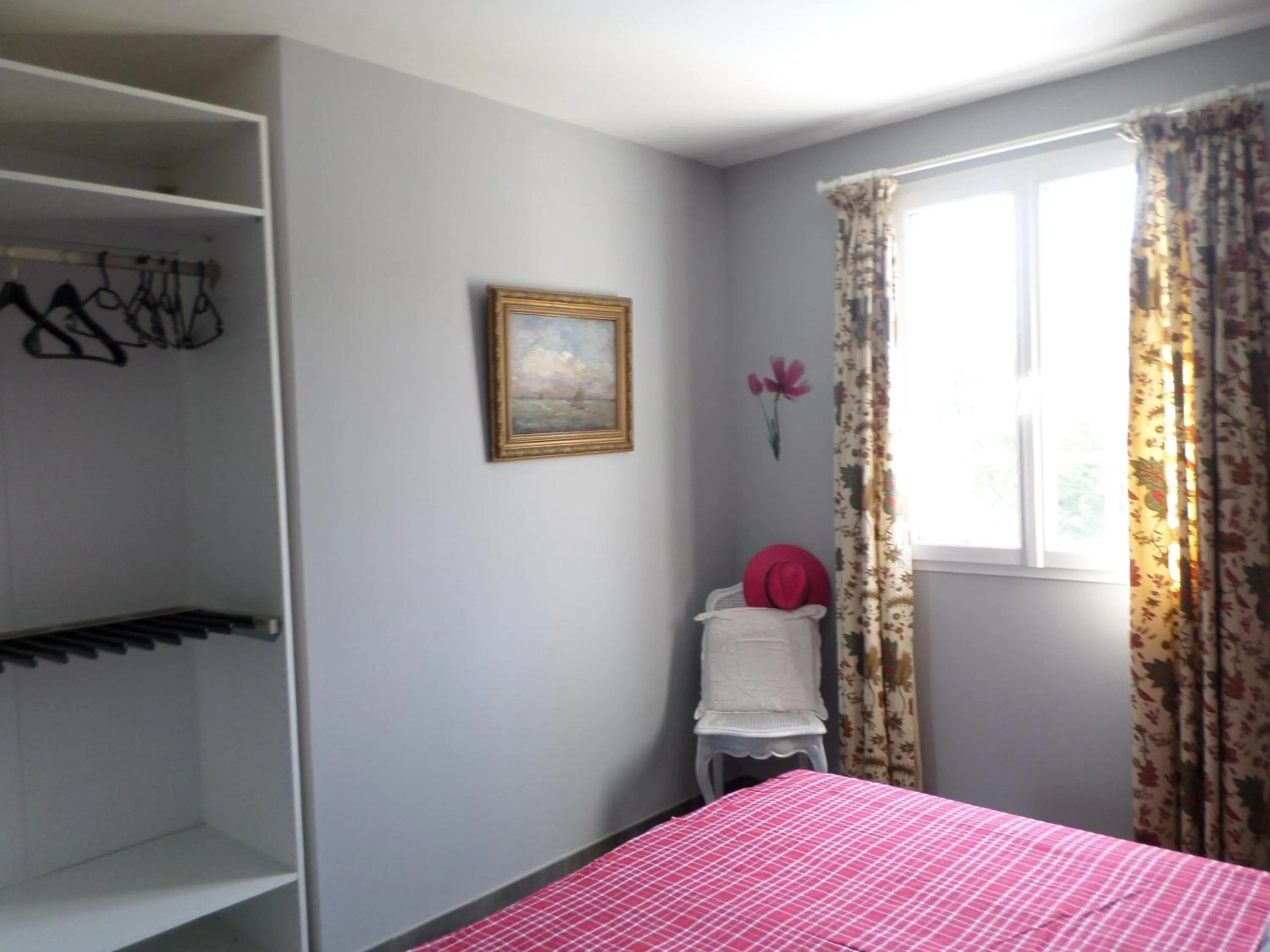 Bedroom, Bed in Les Broussous