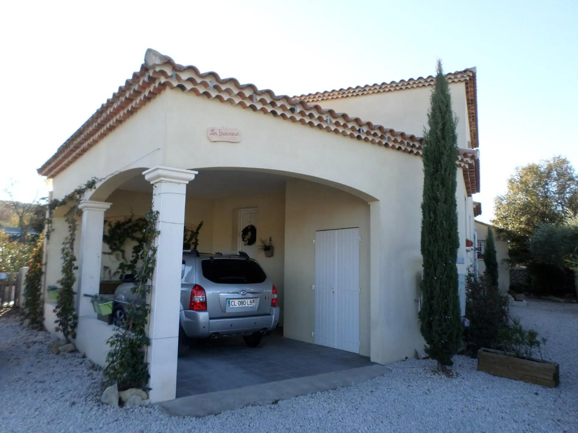 Property building in Les Broussous