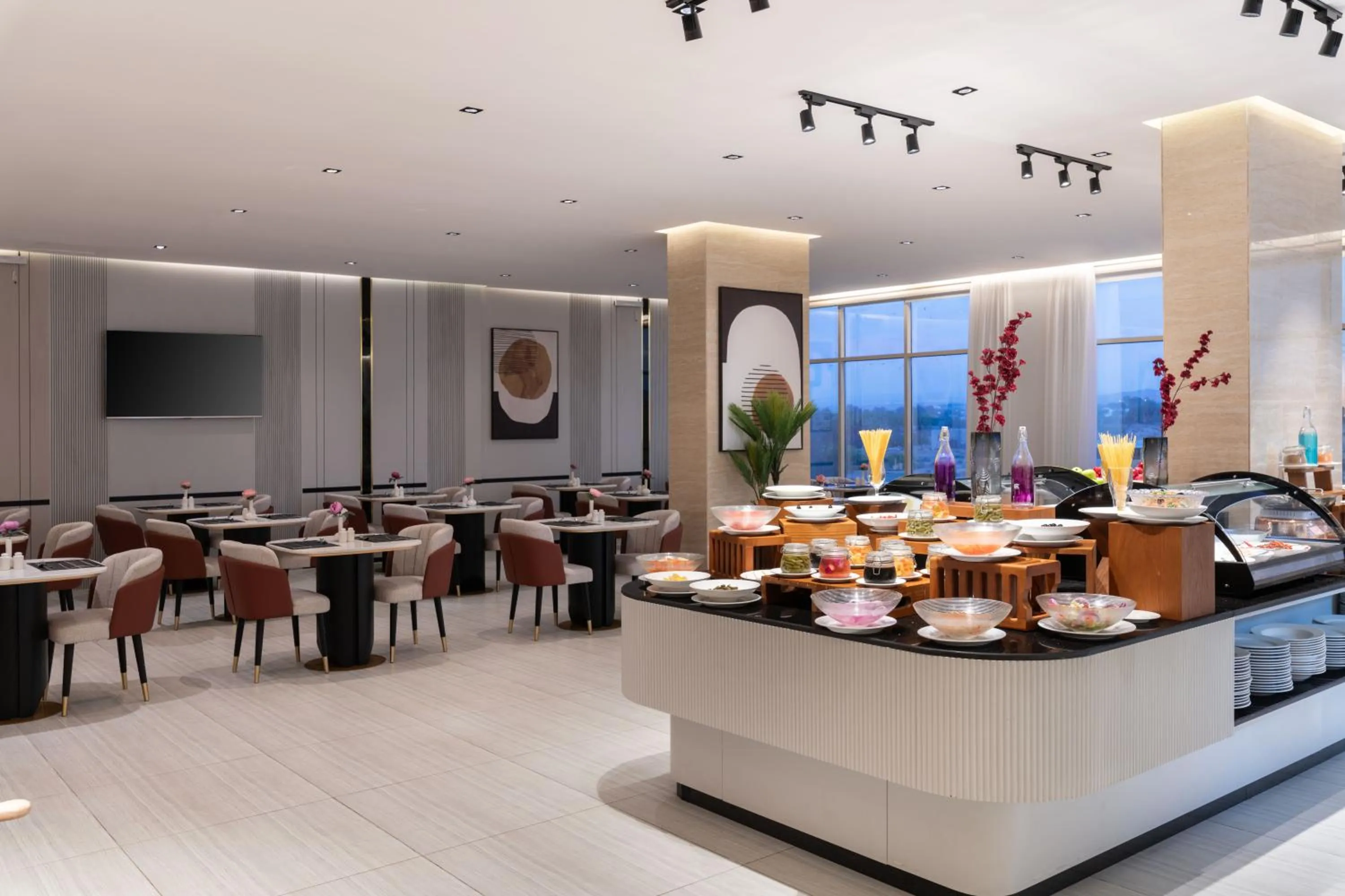 Restaurant/places to eat in Enala Hotel- Umluj