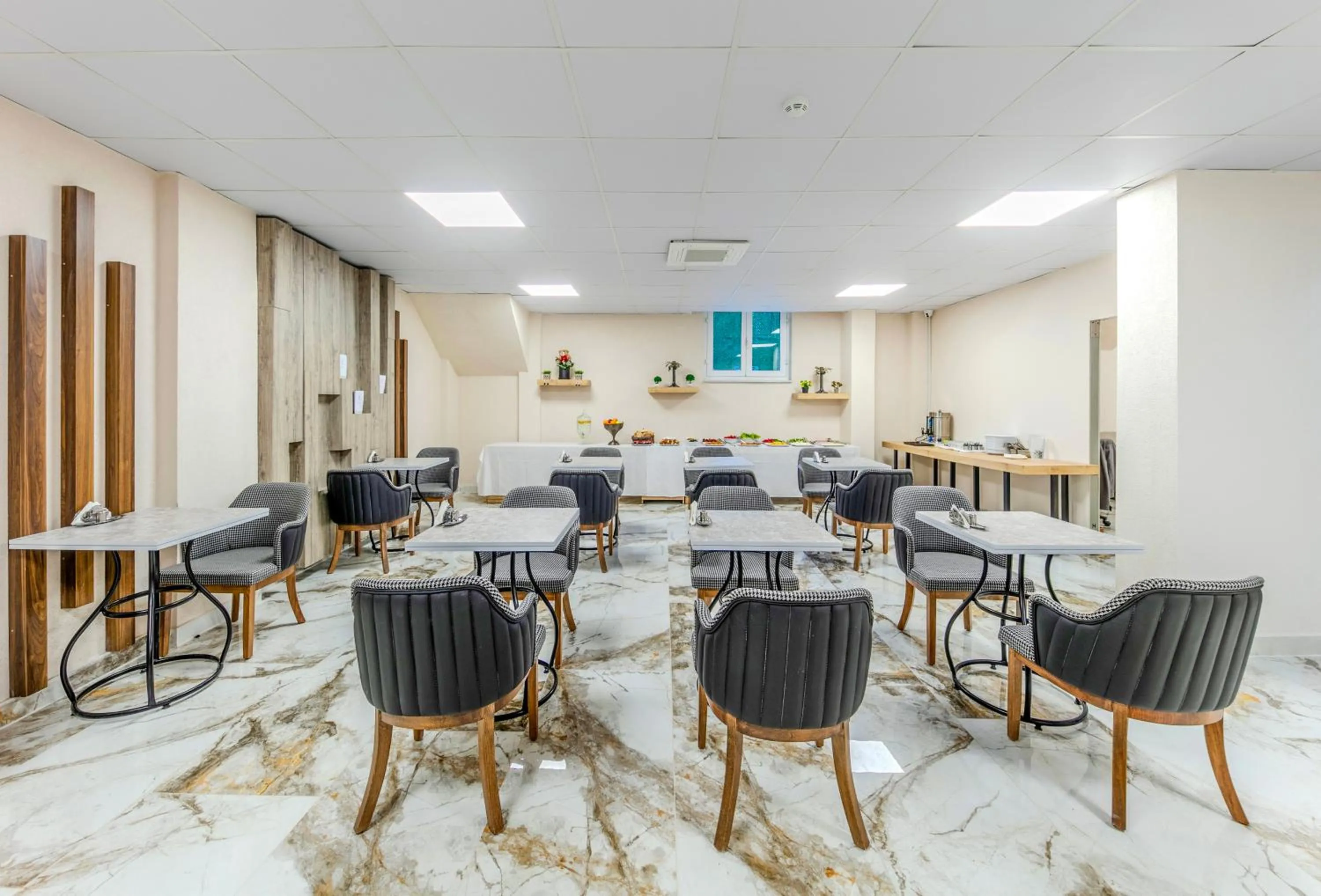 Buffet breakfast in The Business Class Hotel