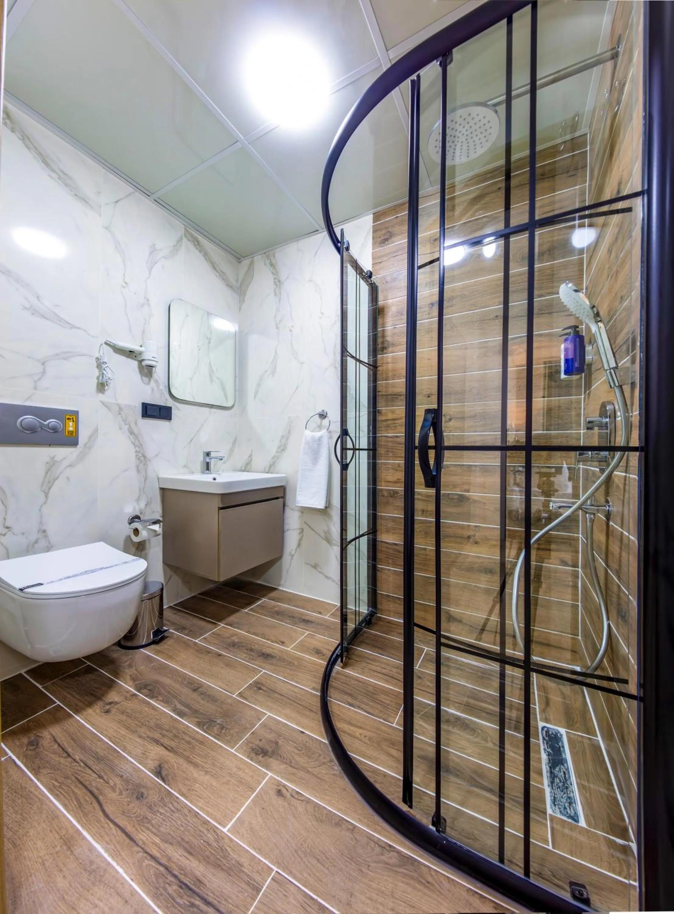 Bathroom in The Business Class Hotel