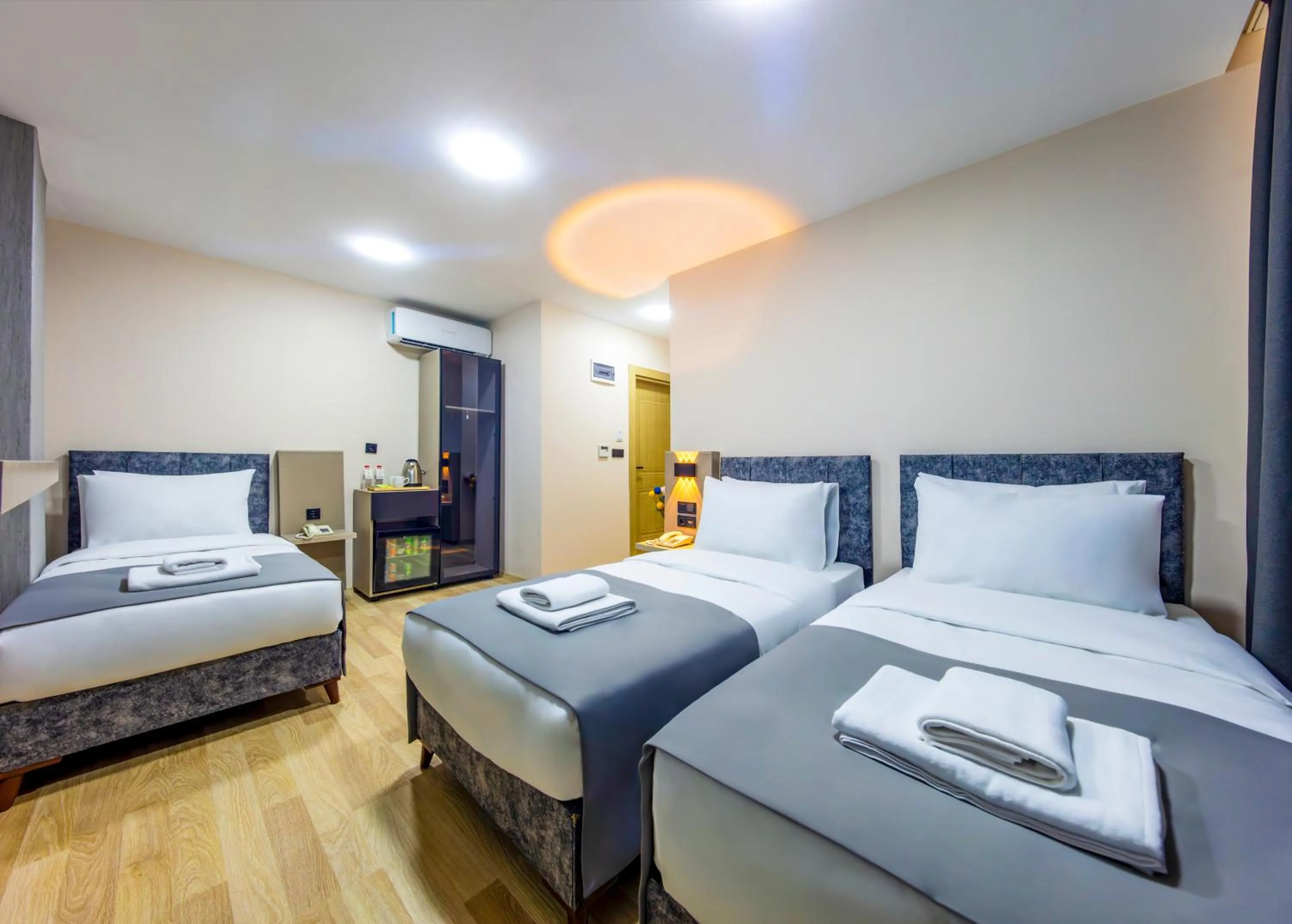 Photo of the whole room, Bed in The Business Class Hotel