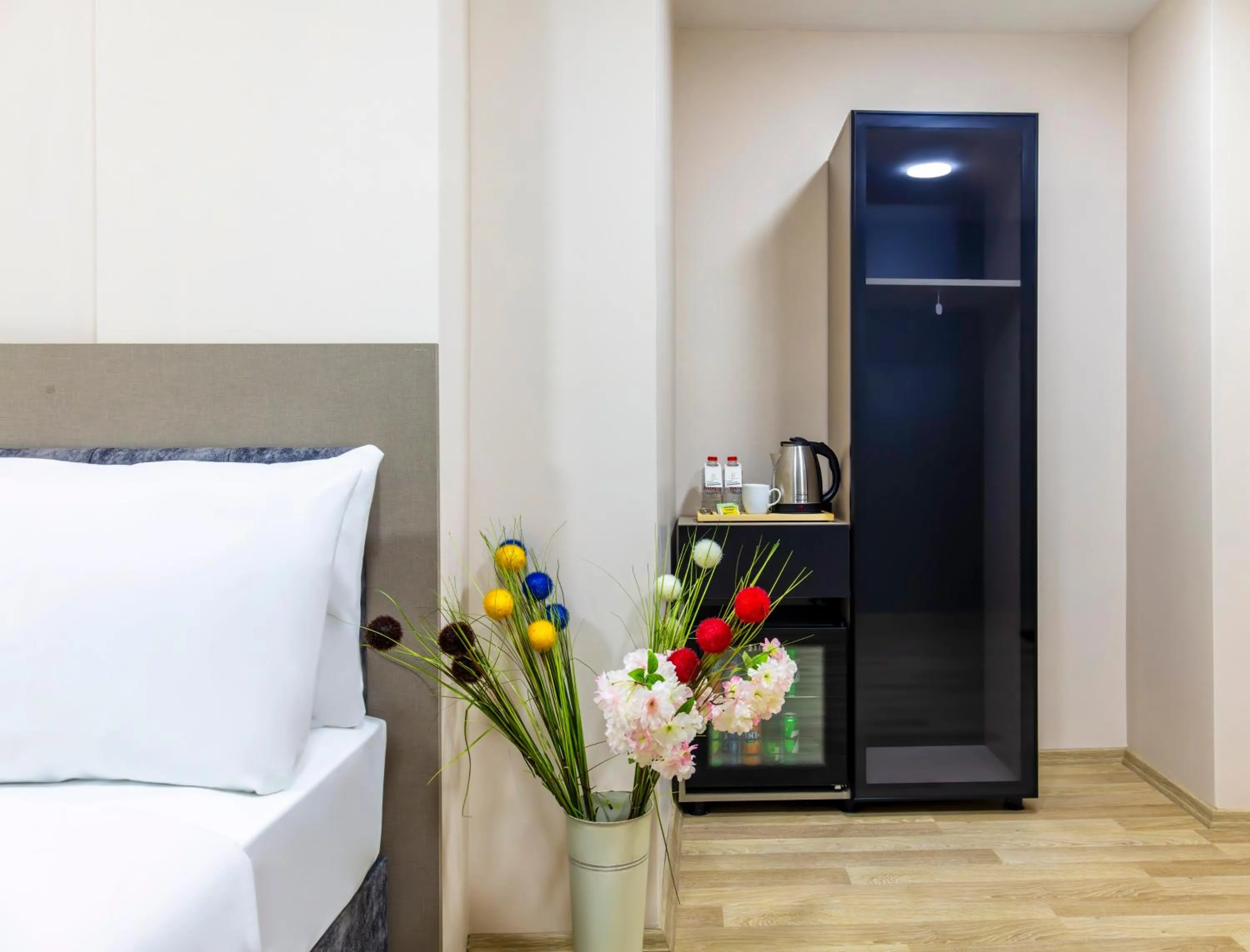 Photo of the whole room, Bed in The Business Class Hotel