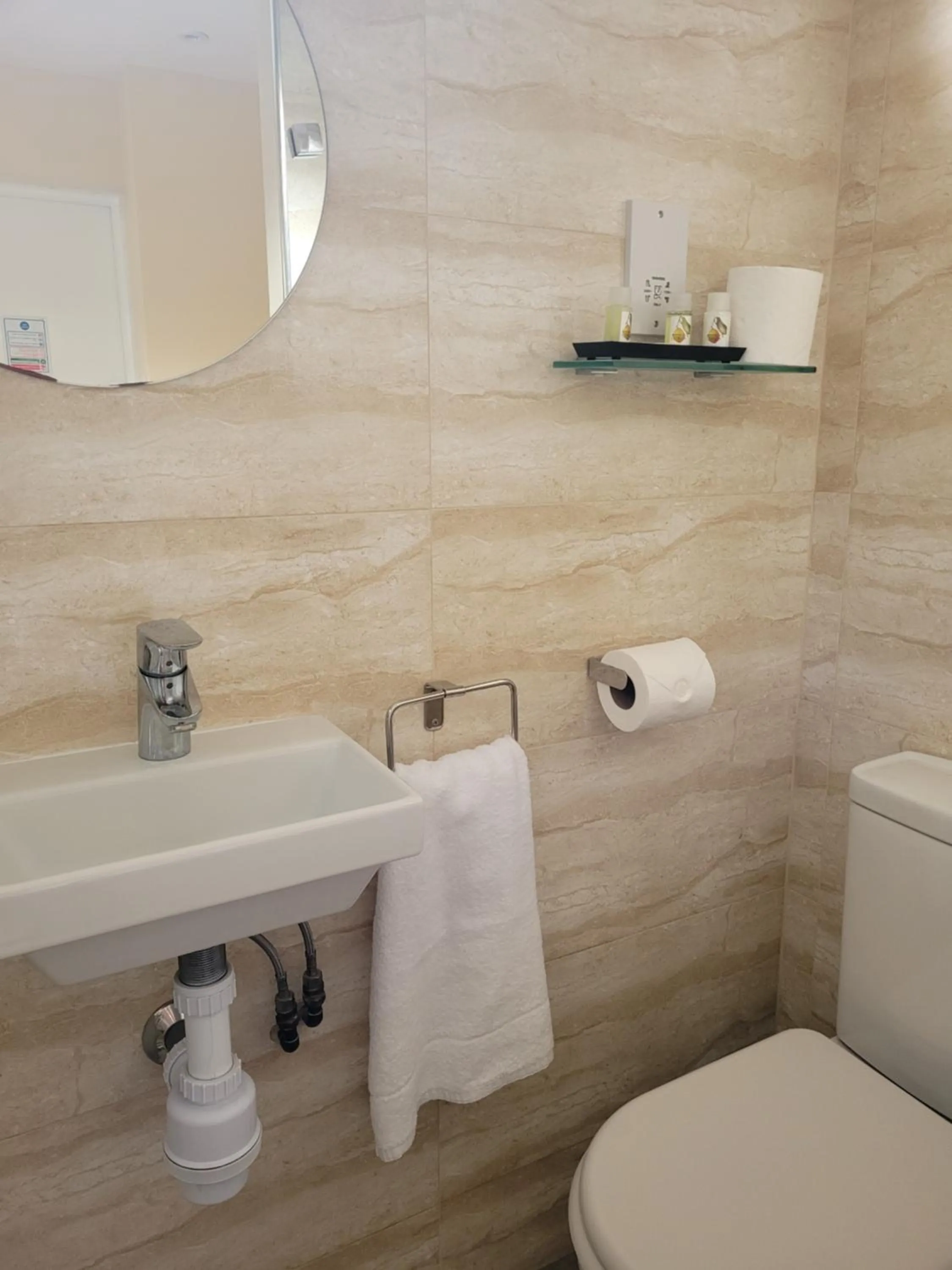 Bathroom in George Hotel