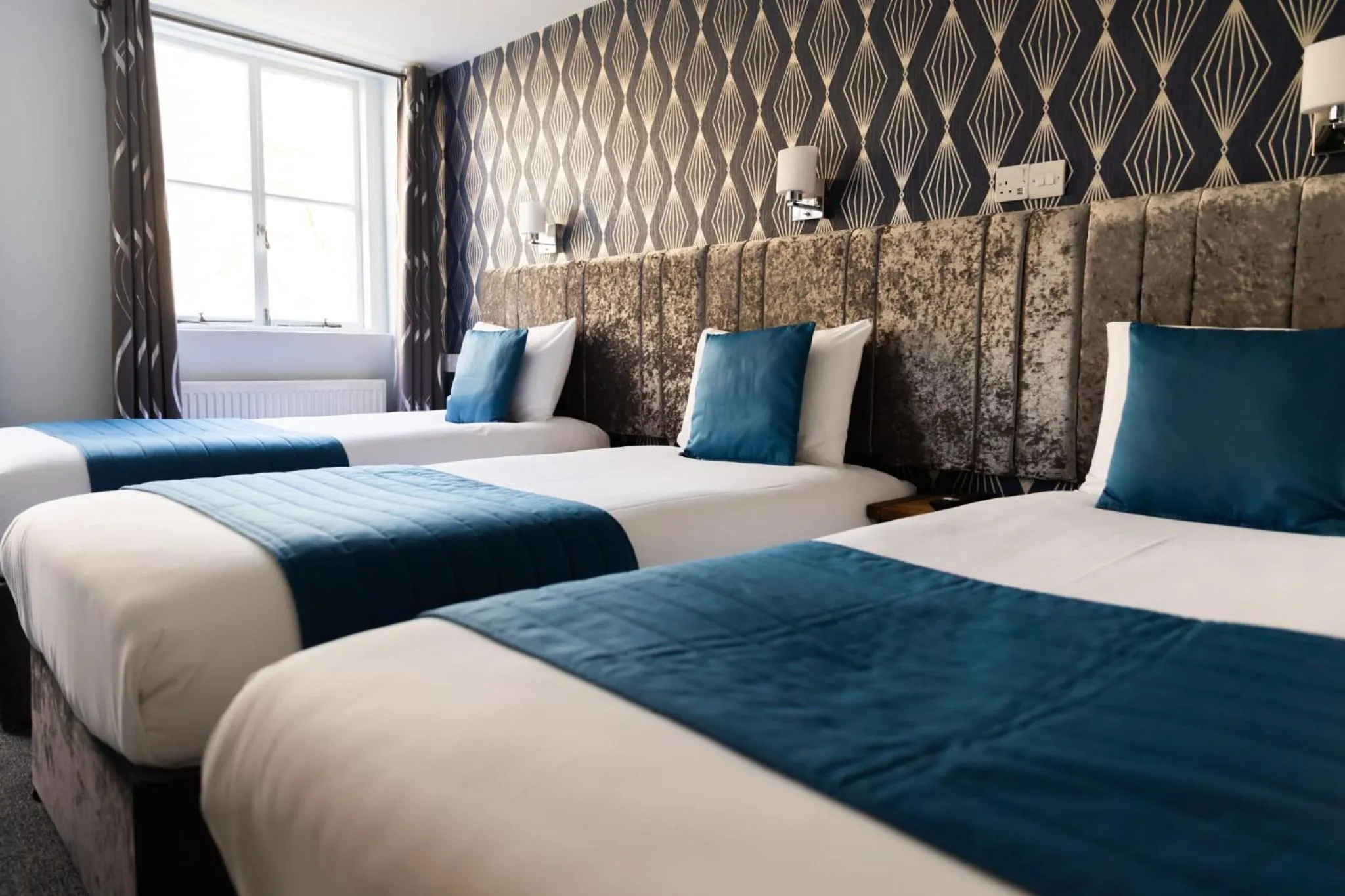 Bedroom, Bed in George Hotel