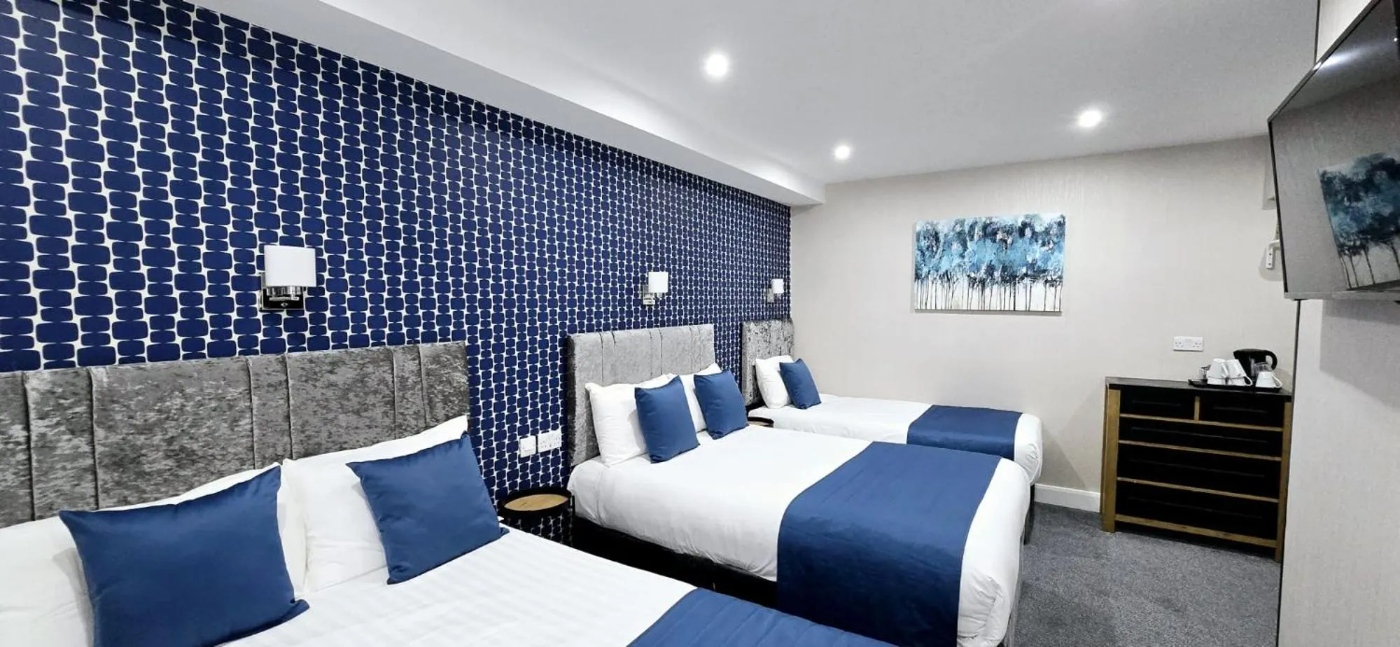 Bedroom, Bed in George Hotel