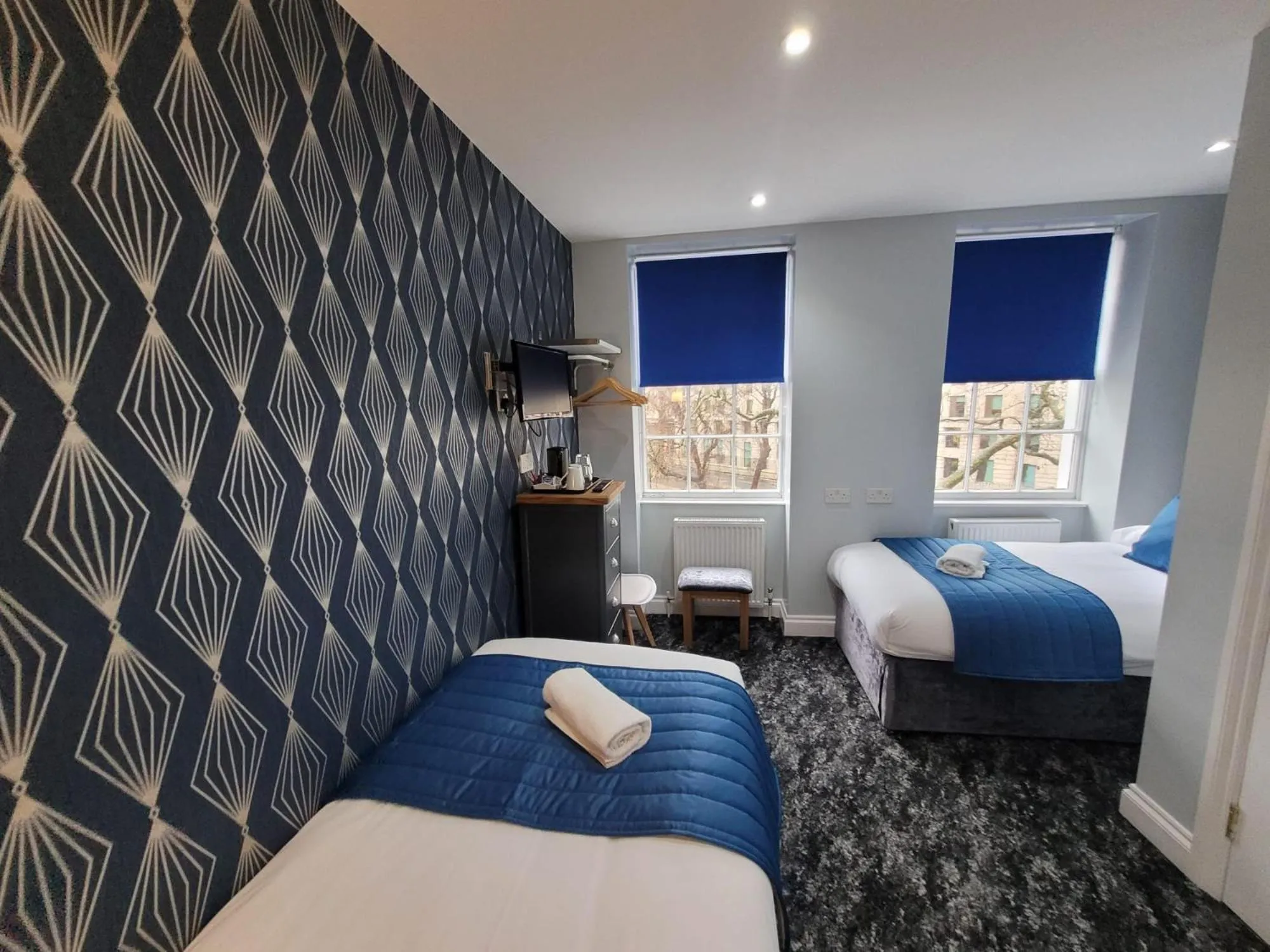 Bedroom, Bed in George Hotel