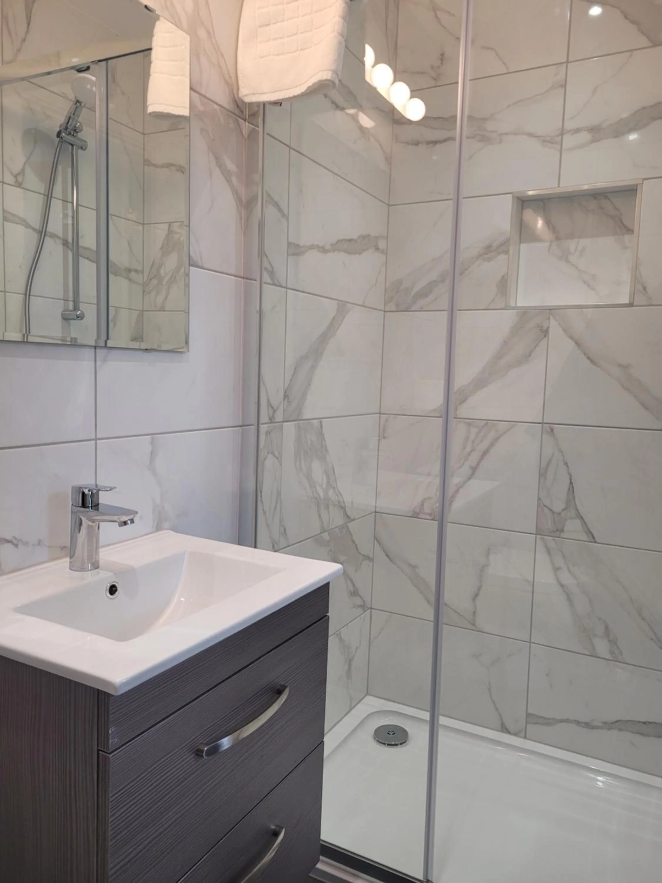 Bathroom in George Hotel