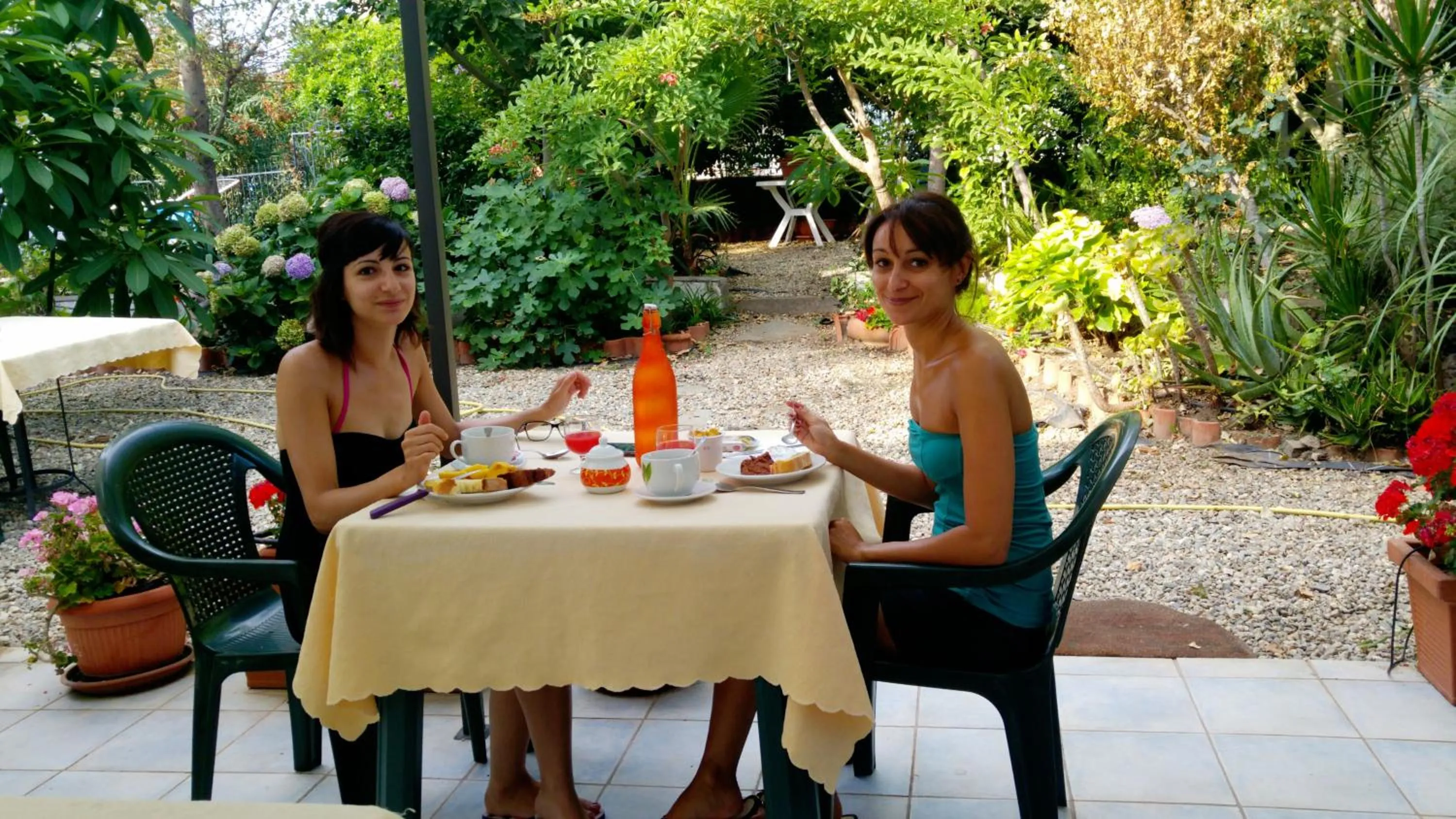 group of guests in Villa Ortensia