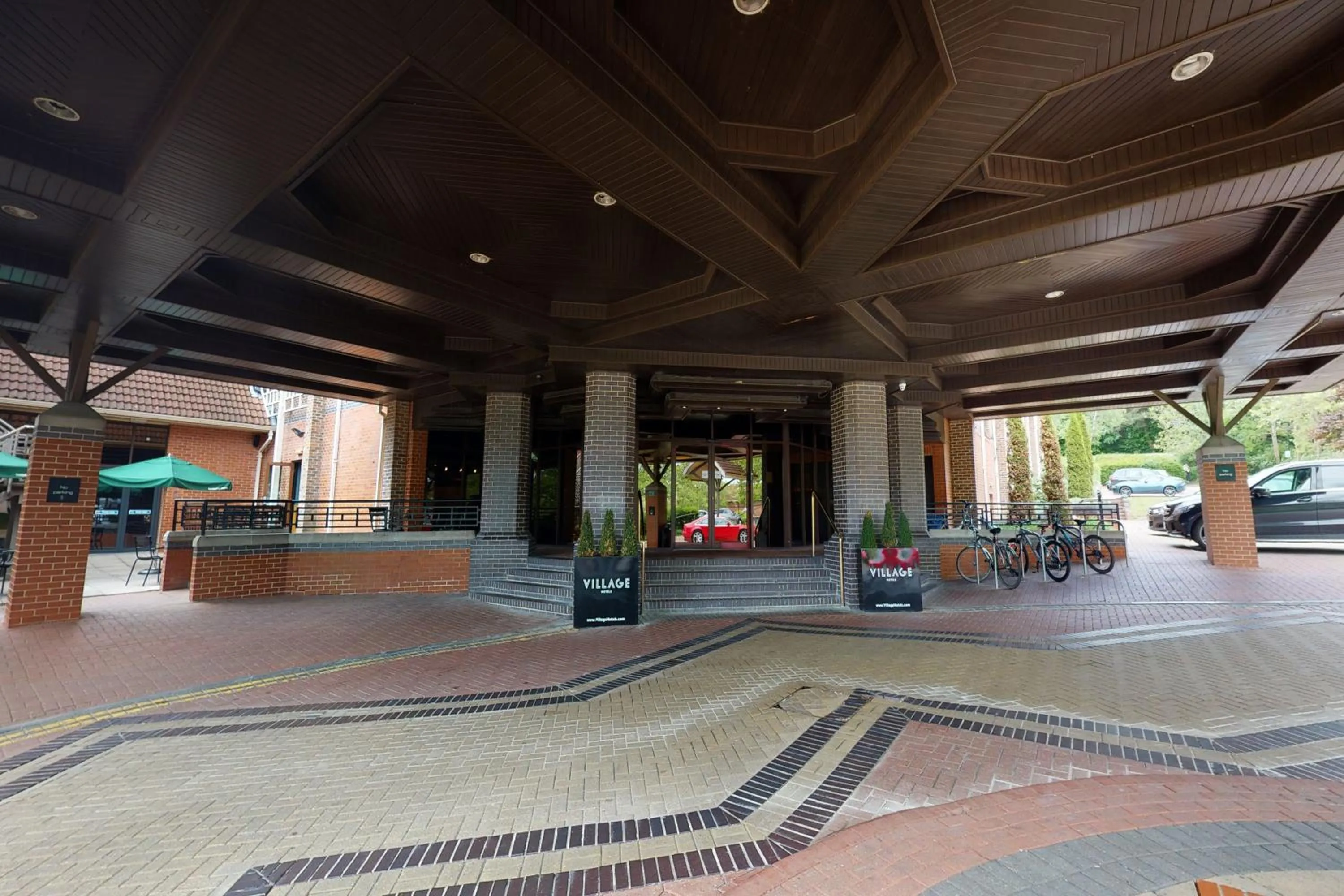 Facade/entrance in Village Hotel Swindon