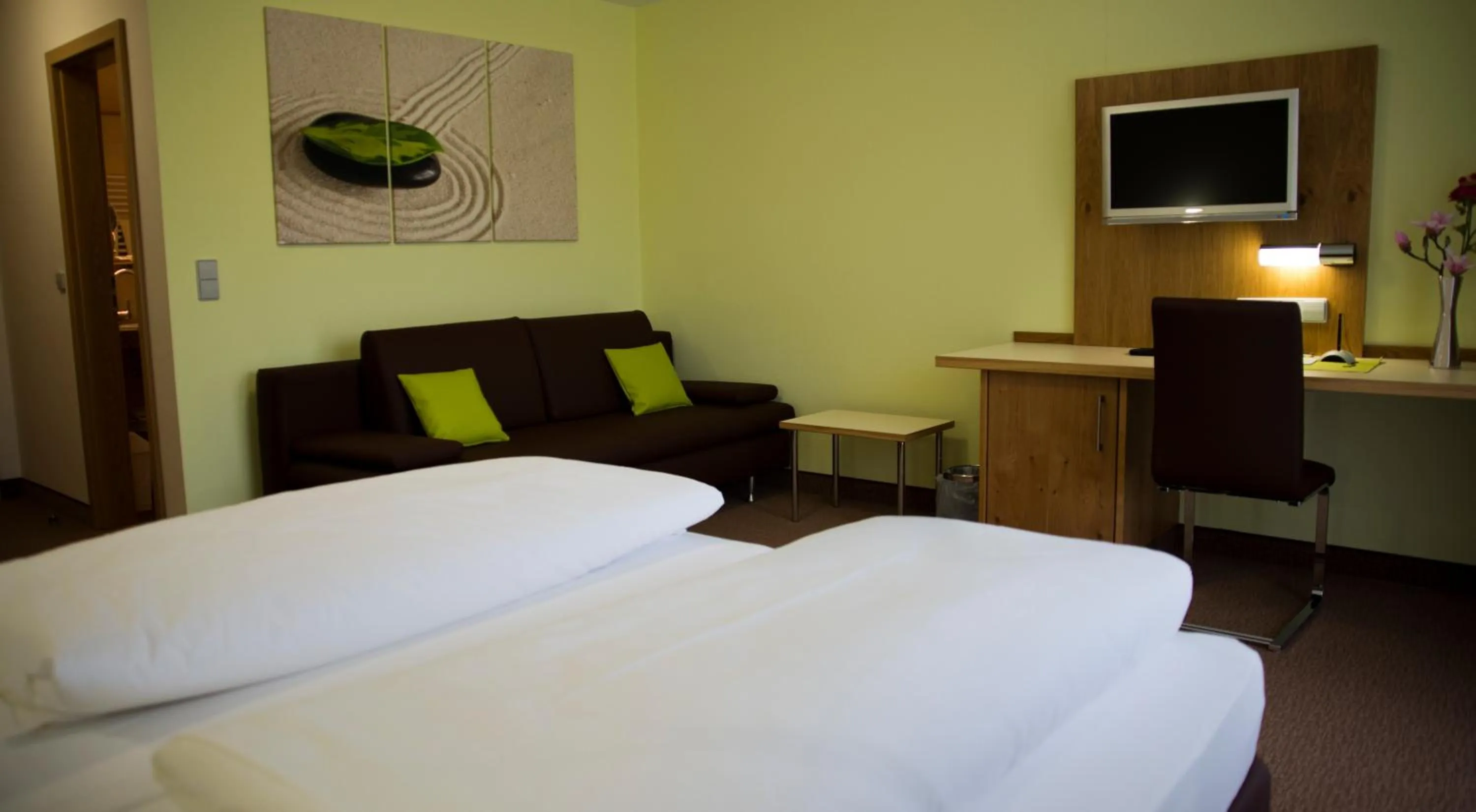 Photo of the whole room, Bed in Hotel Restaurant zur Windmühle