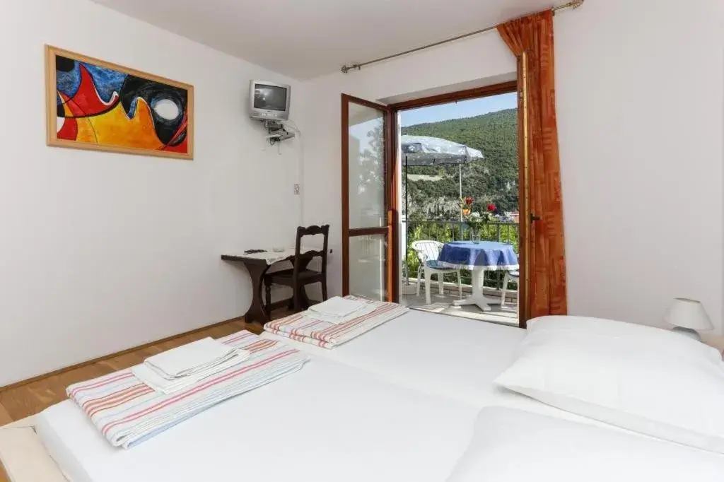Bedroom, Bed in Villa Celenca