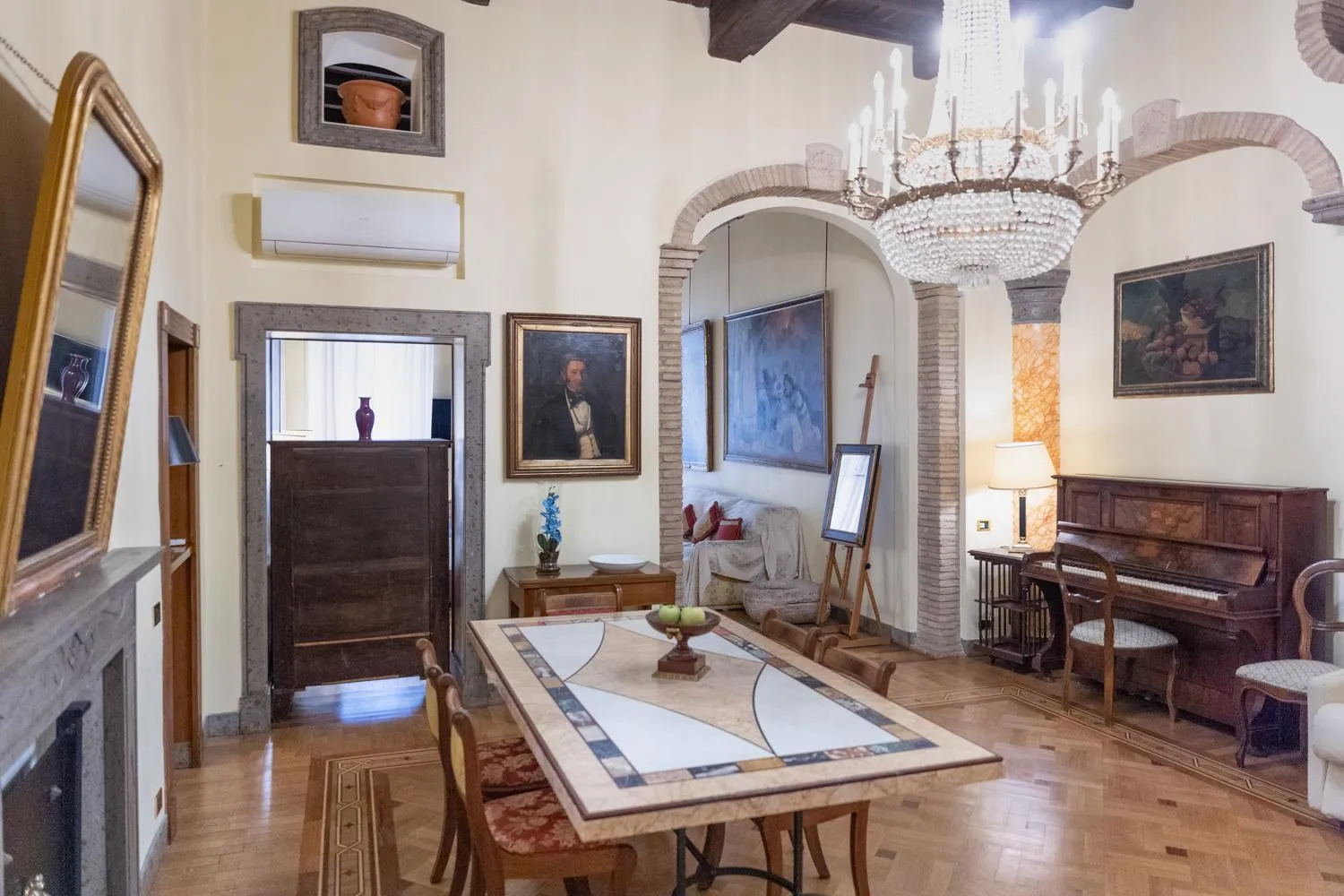 Living room in Suites Rome