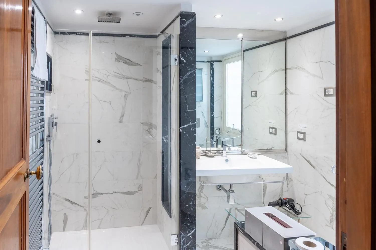 Shower in Suites Rome