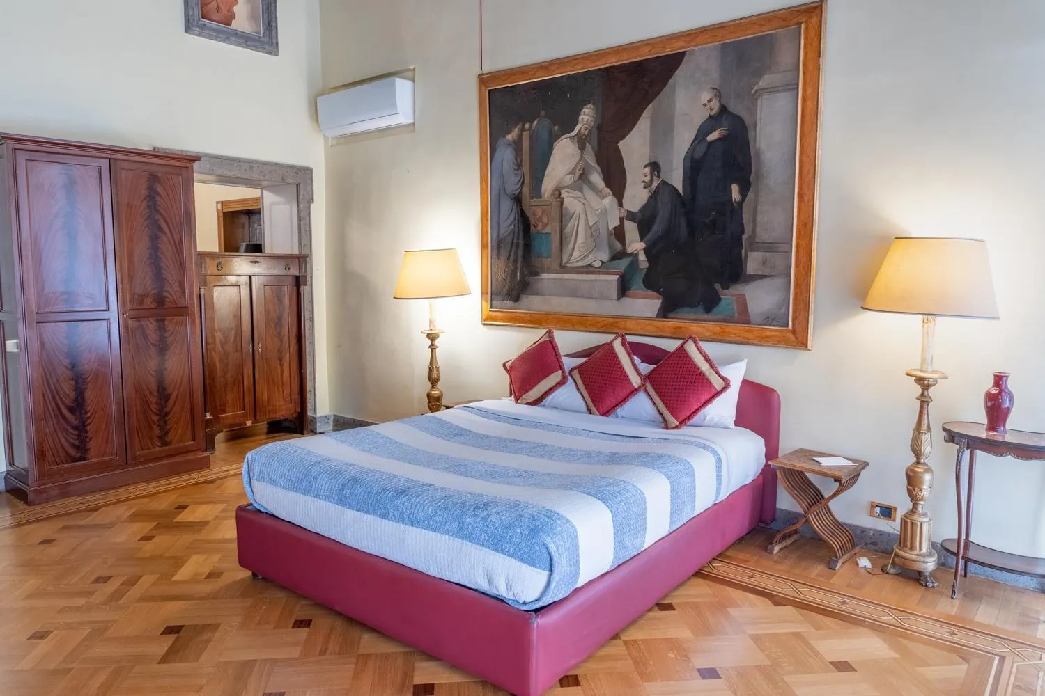 Bed in Suites Rome