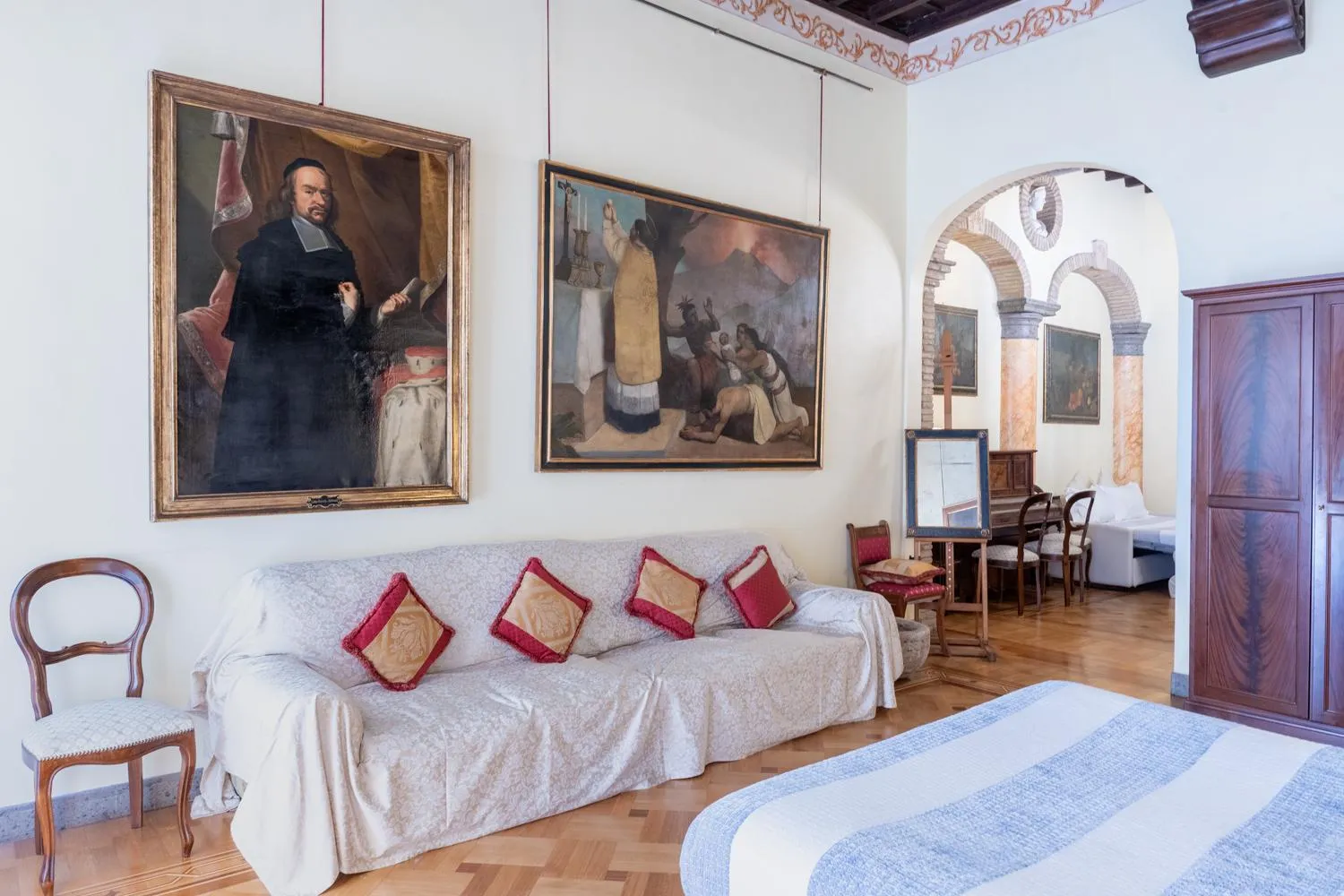 Photo of the whole room, Bed in Suites Rome