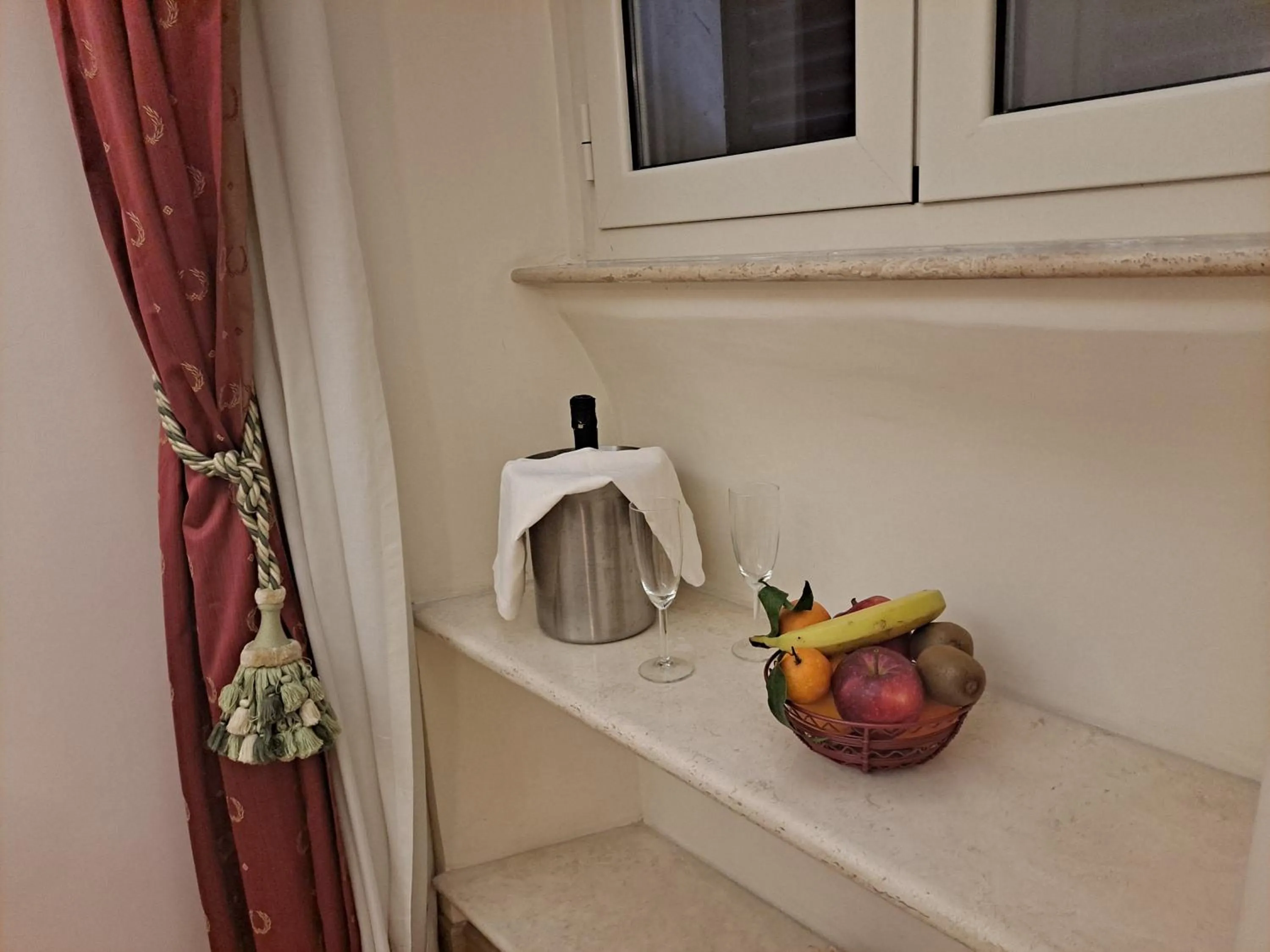 Food and drinks in Suites Rome