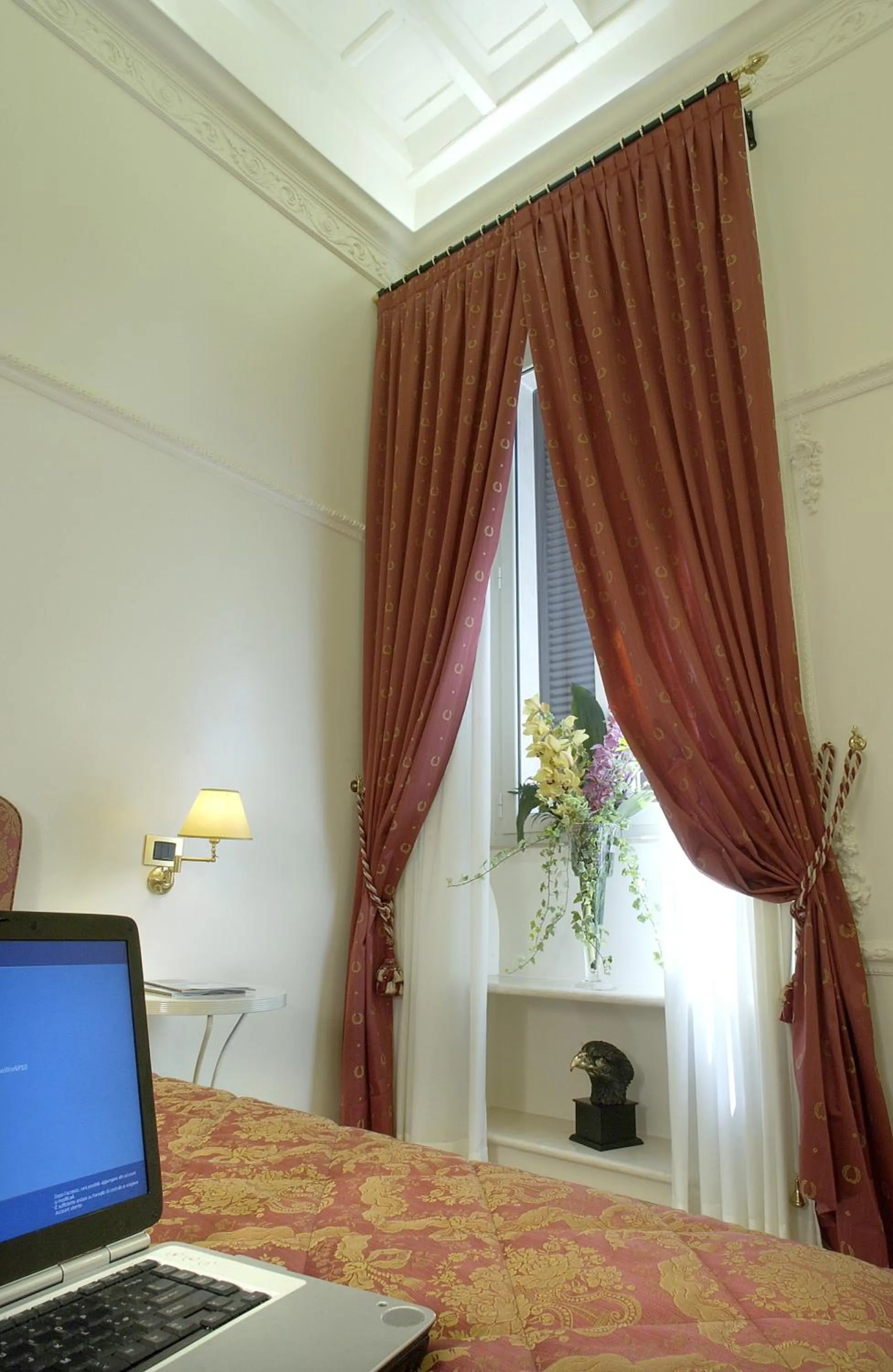 TV and multimedia, Bed in Suites Rome
