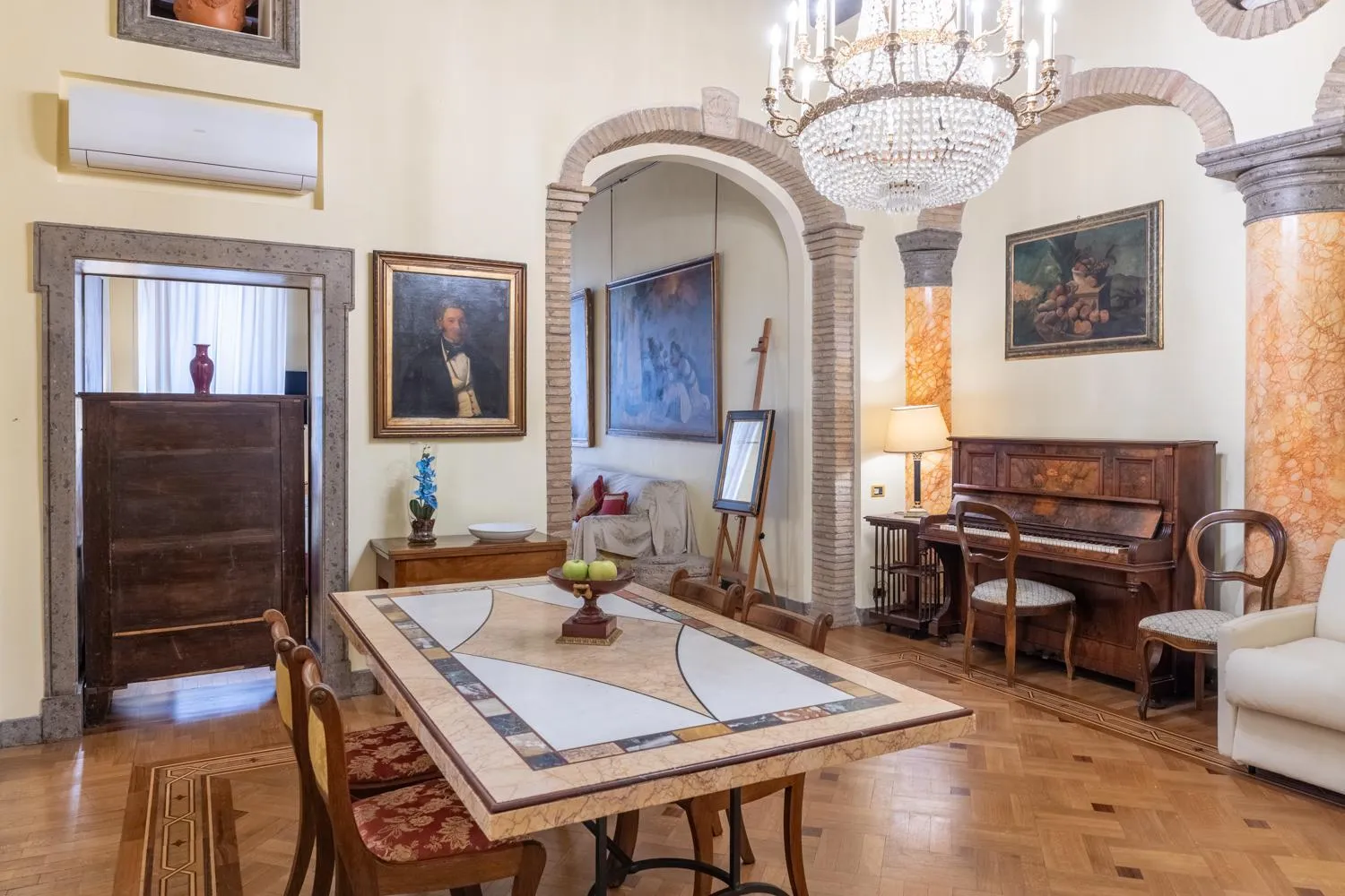 Living room in Suites Rome