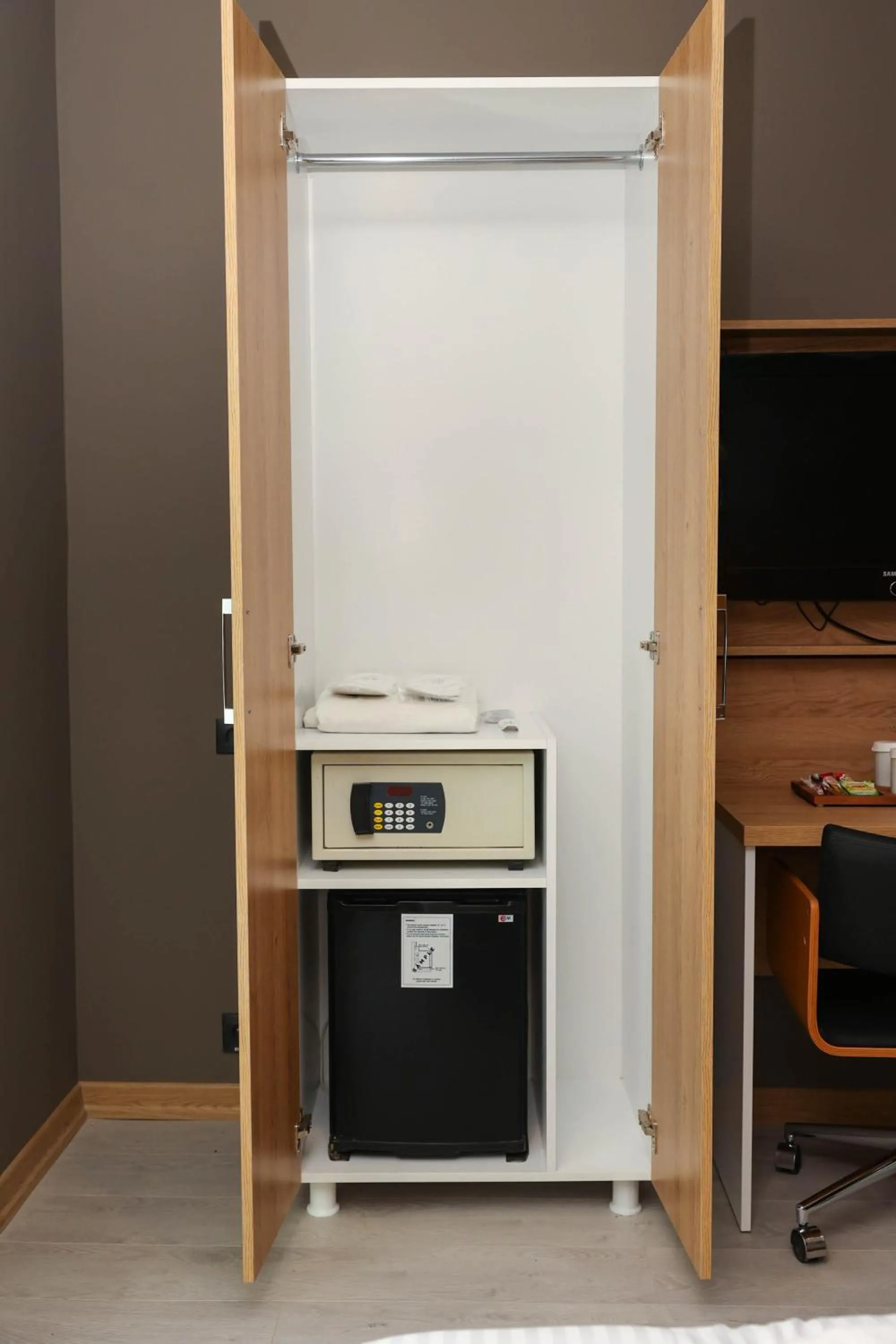 oven in Gardenmode Airport Hotel